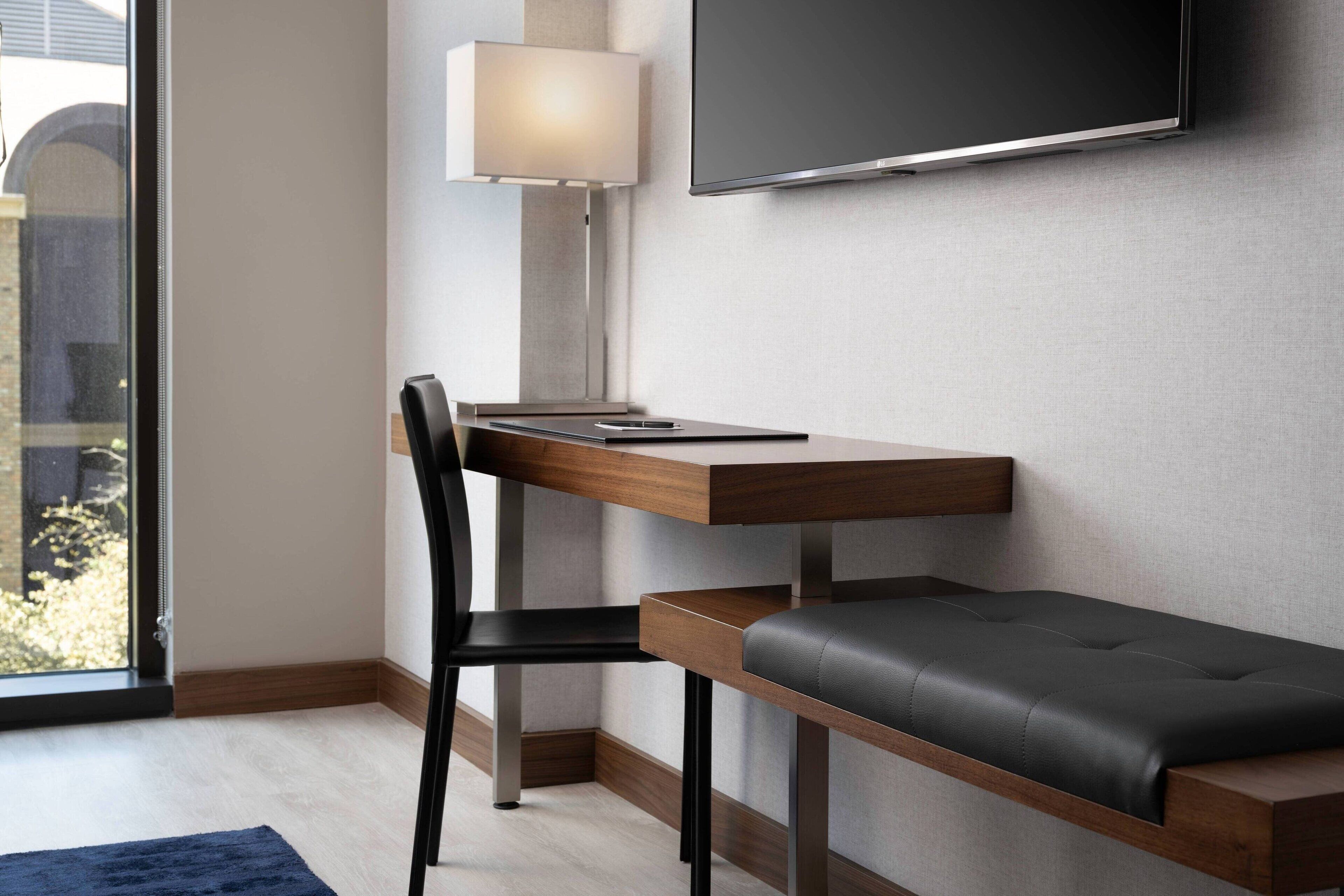 Room, 1 King Bed (Mobility Accessible, Tub)