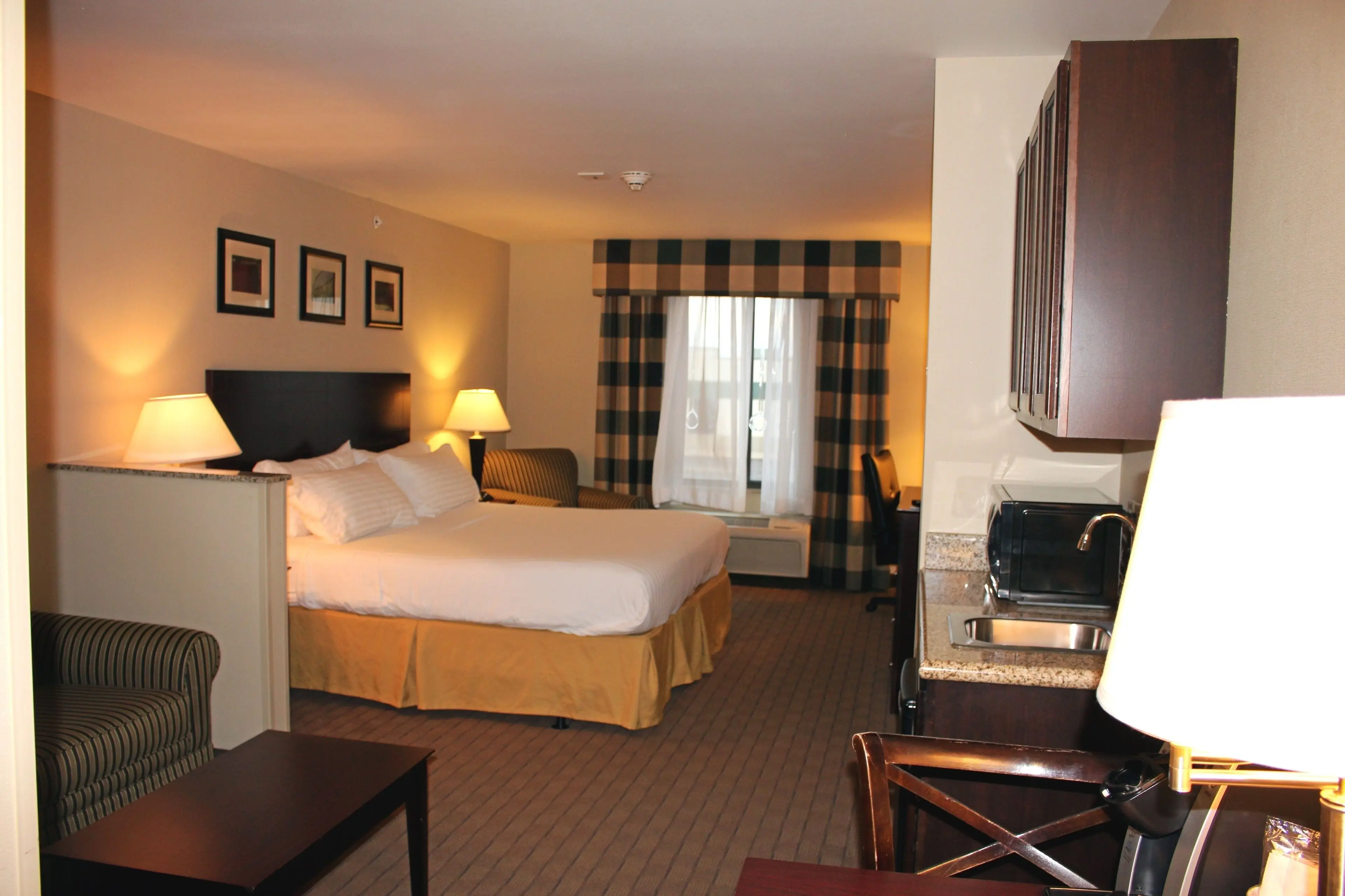 Suite, 1 King Bed Suite, 1 King Bed