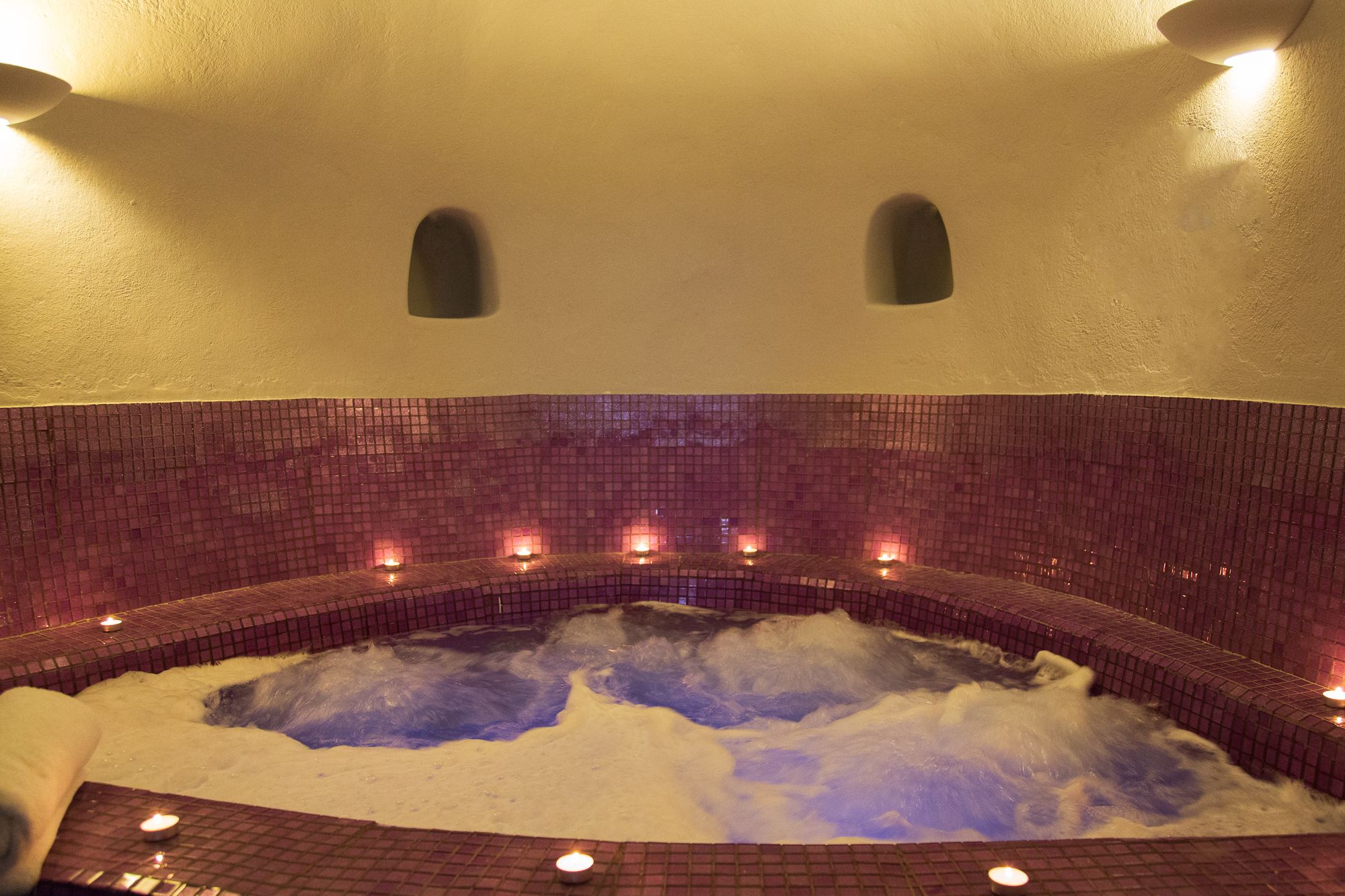Suite, Jetted Tub (Indoor)