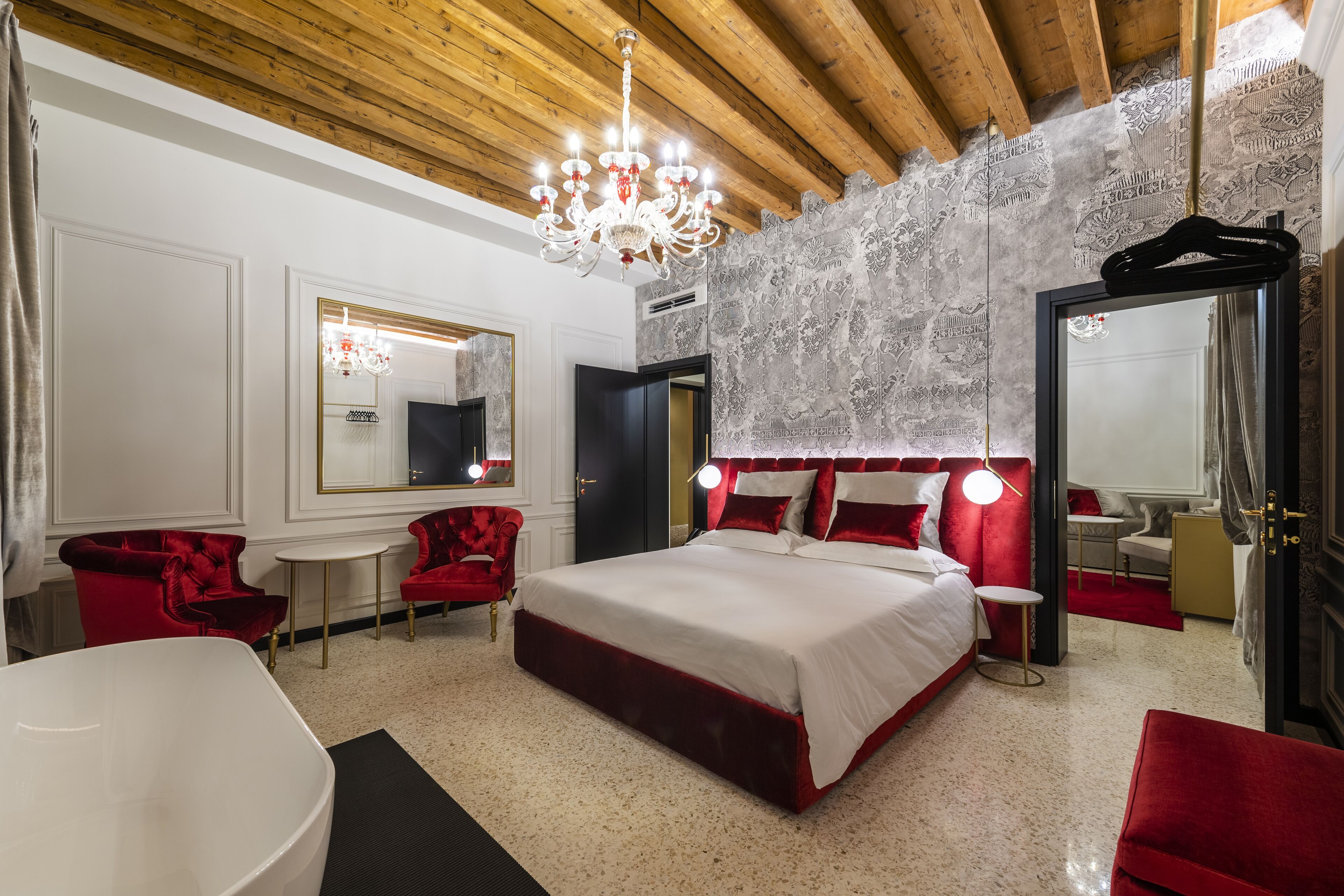 Honeymoon Suite, Annex Building