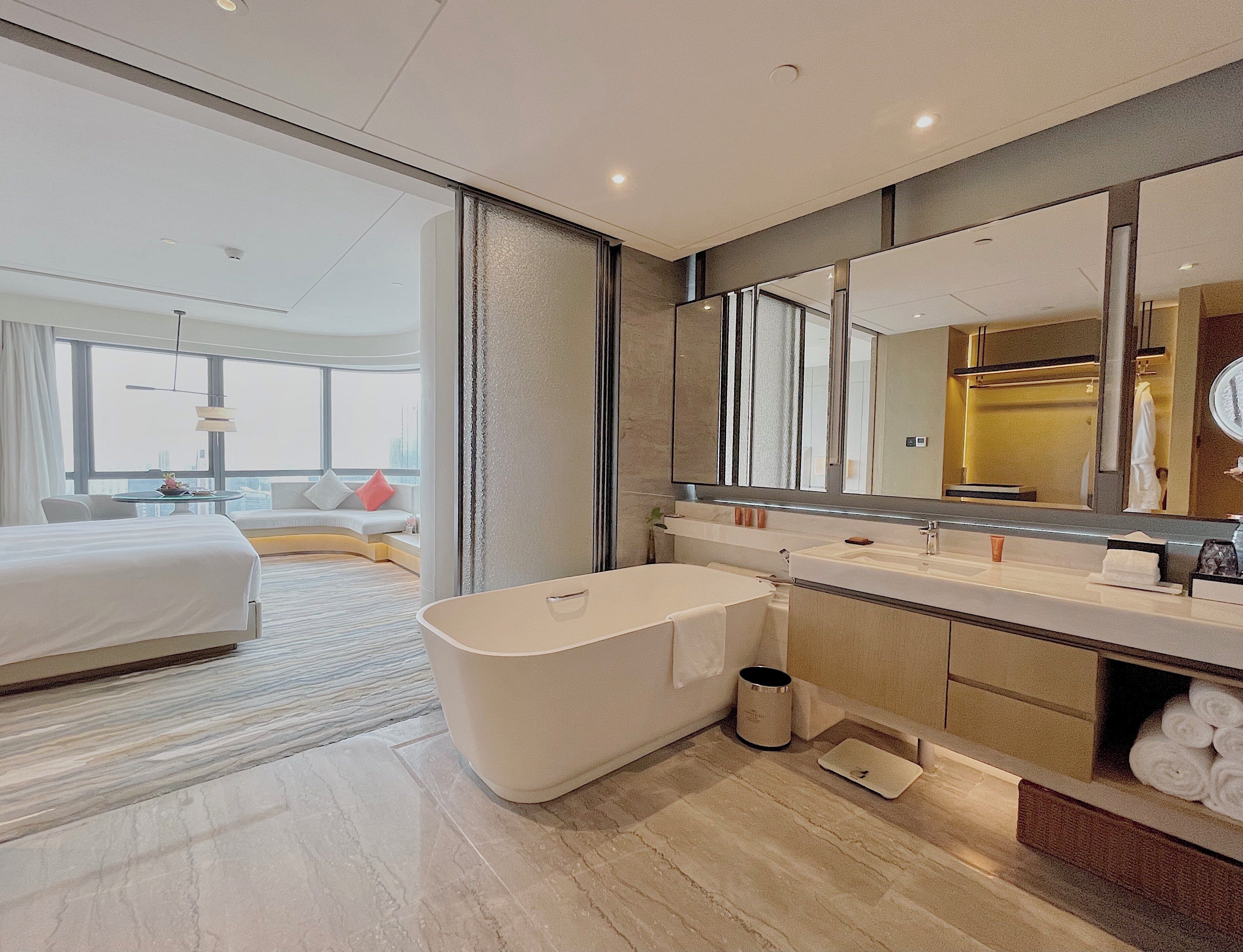 Standard Room, 1 King Bed, City View