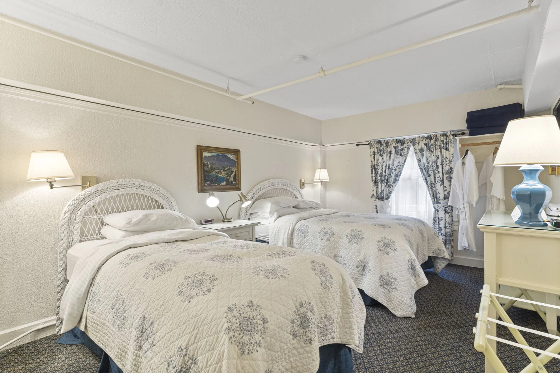 Room, 2 Double Beds (with Shared Bathroom)