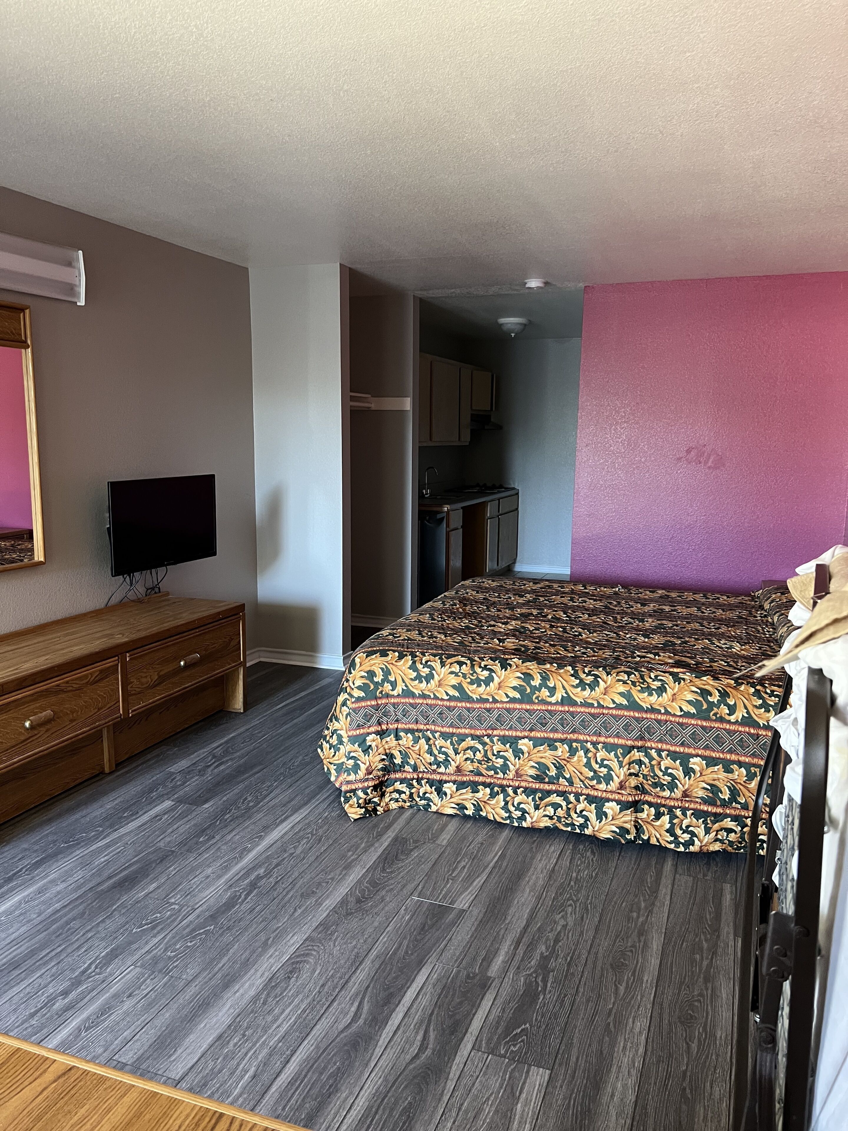 King Sized Room with Kitchenette