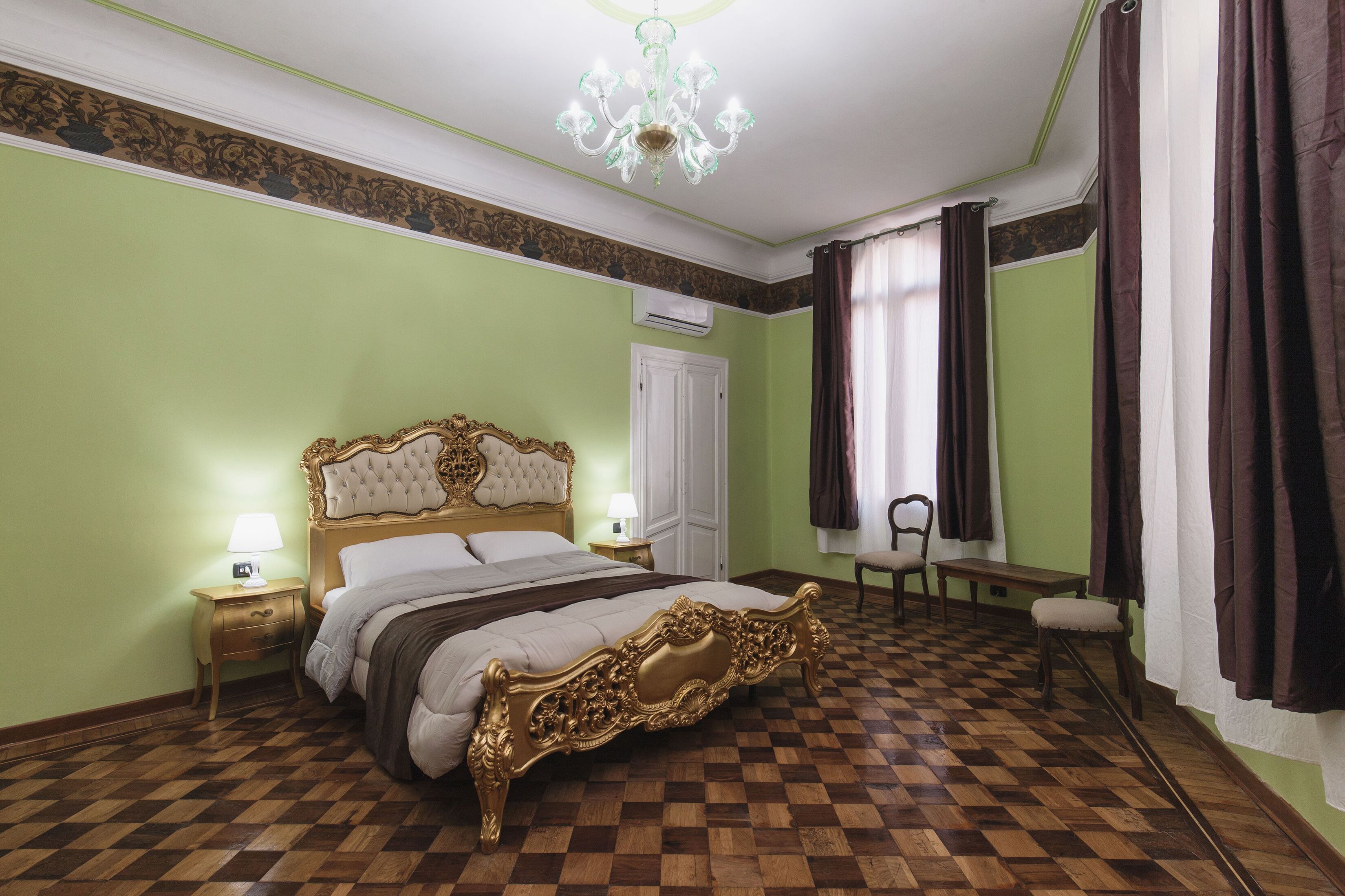 Exclusive Room, 1 King Bed, Canal View