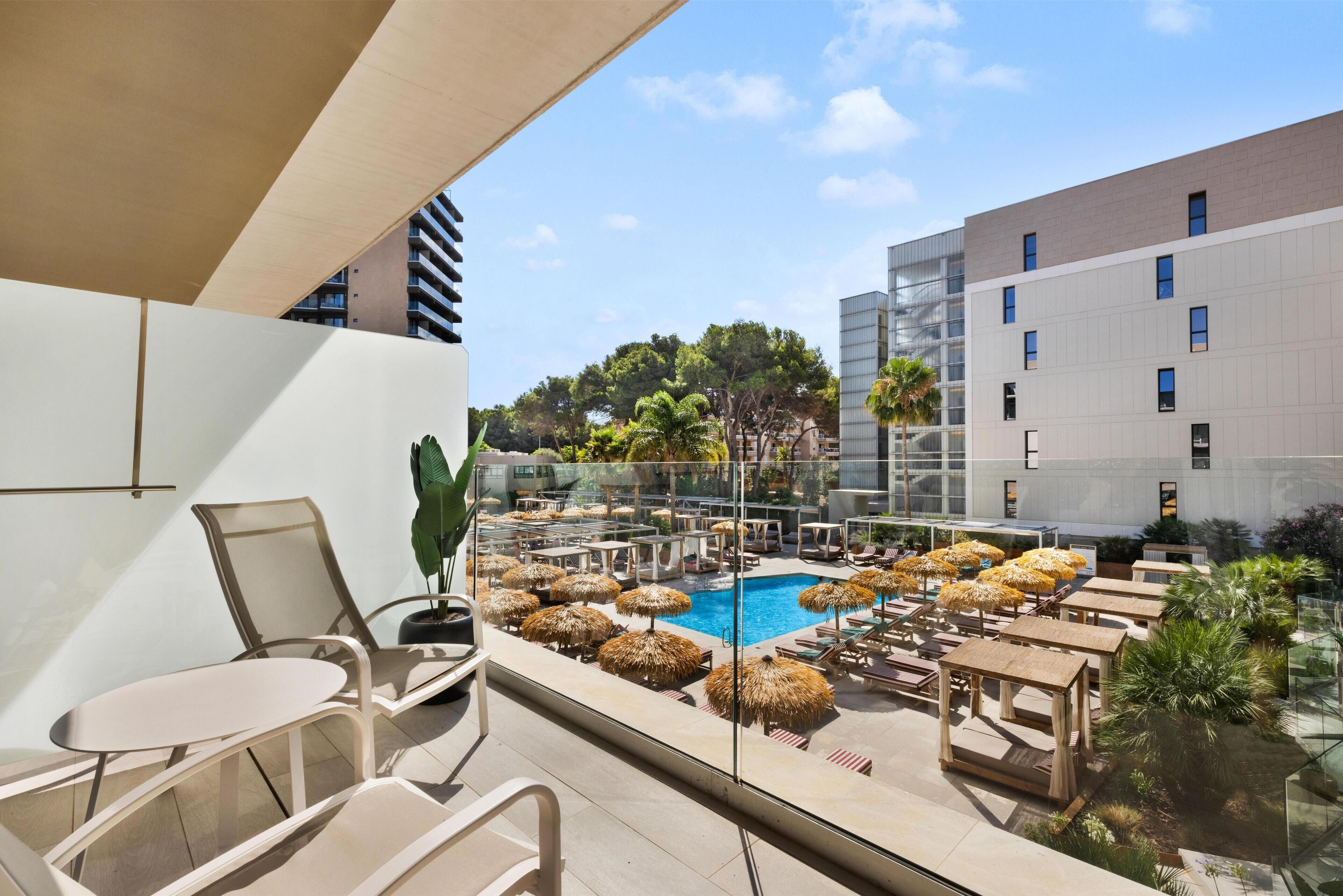 Junior Suite, Air conditioning, Pool View
