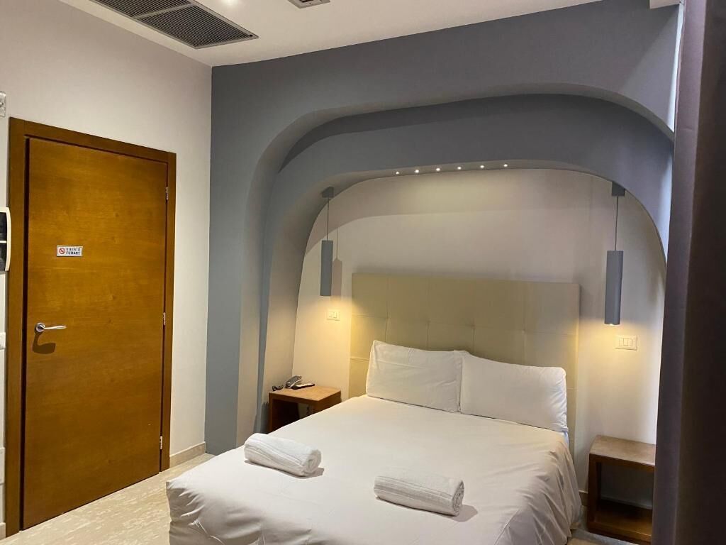 Classic Room with French Bed