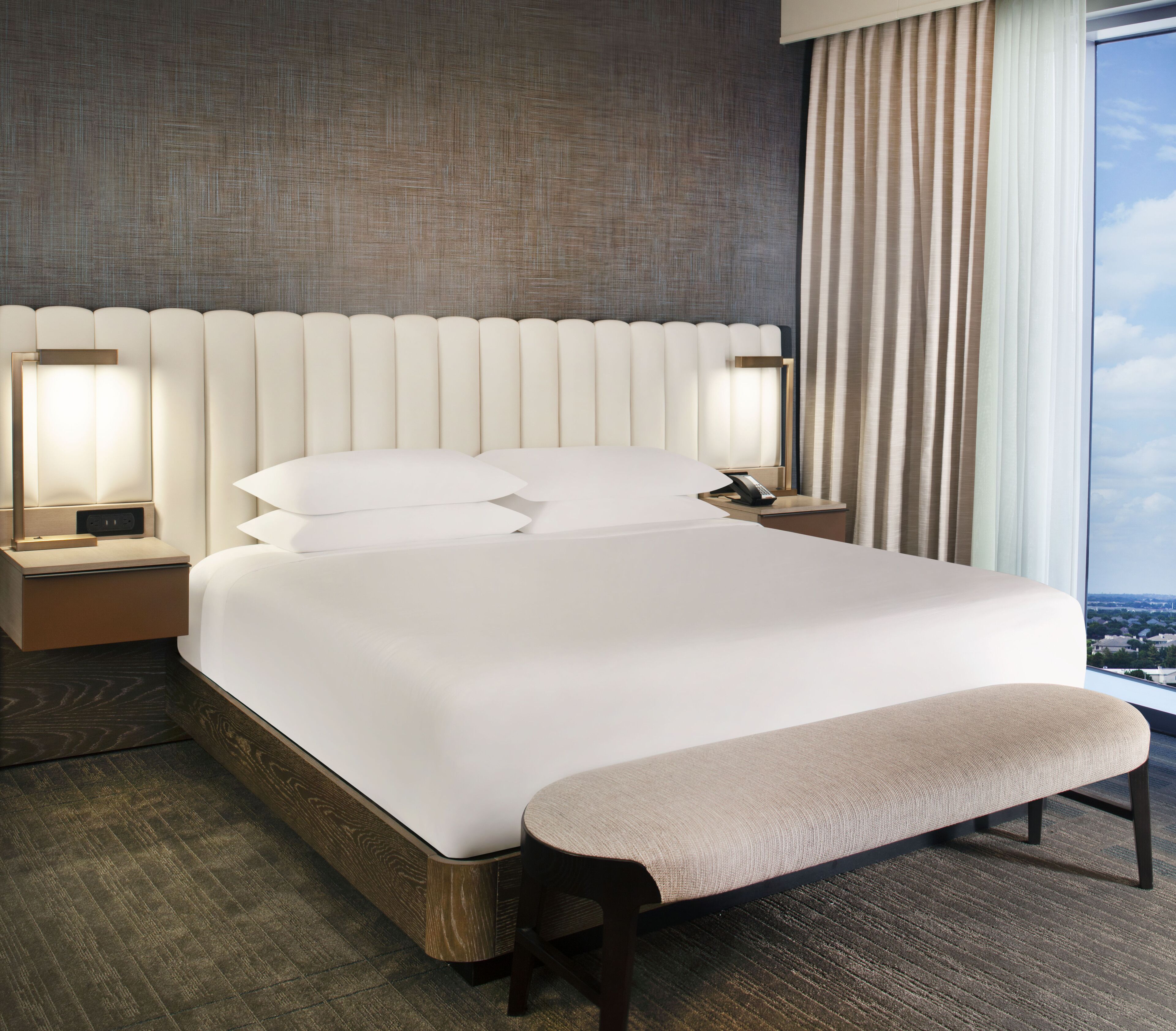 Room, 1 King Bed, Corner