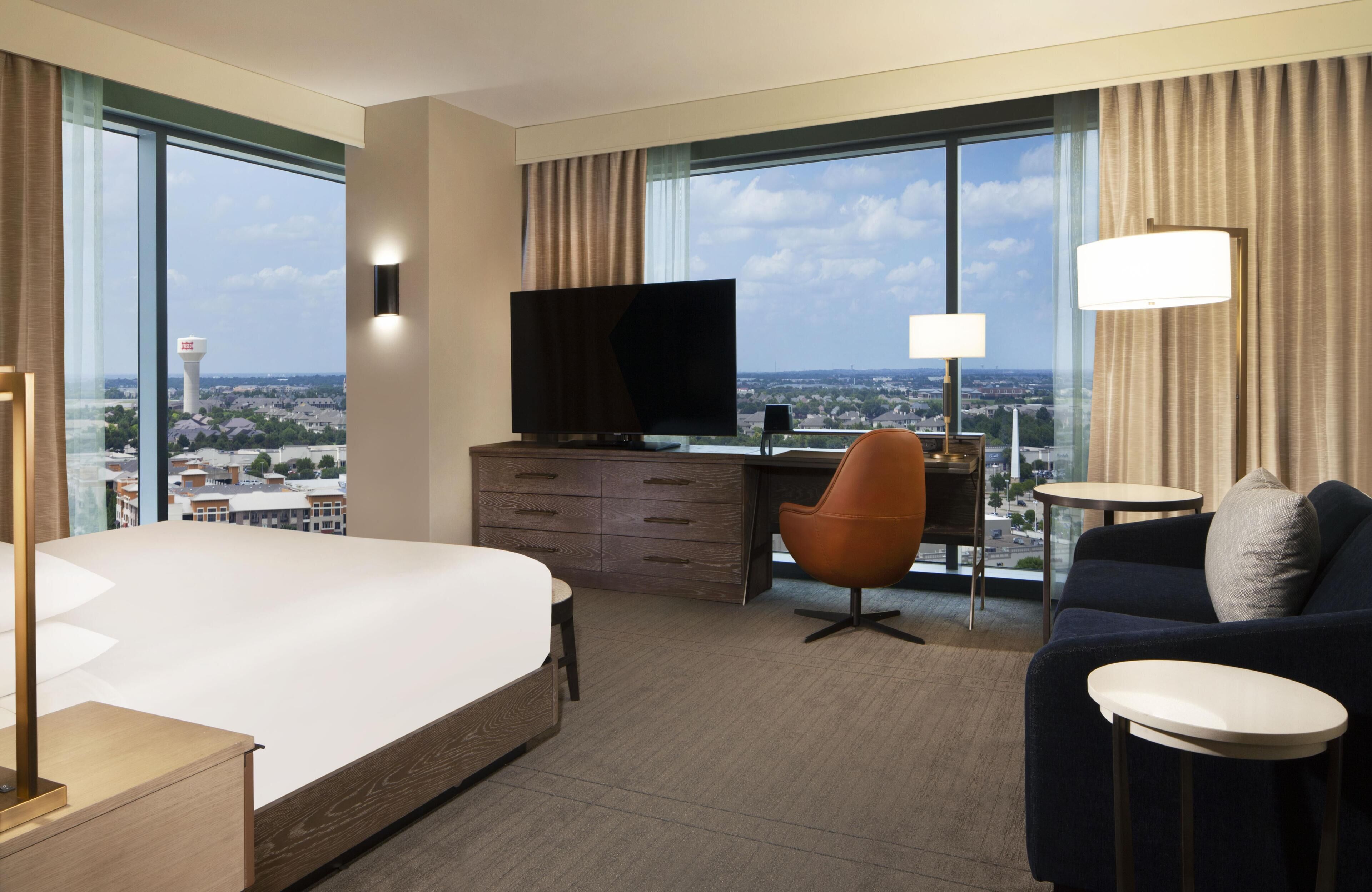 Deluxe Room, 1 King Bed, Corner
