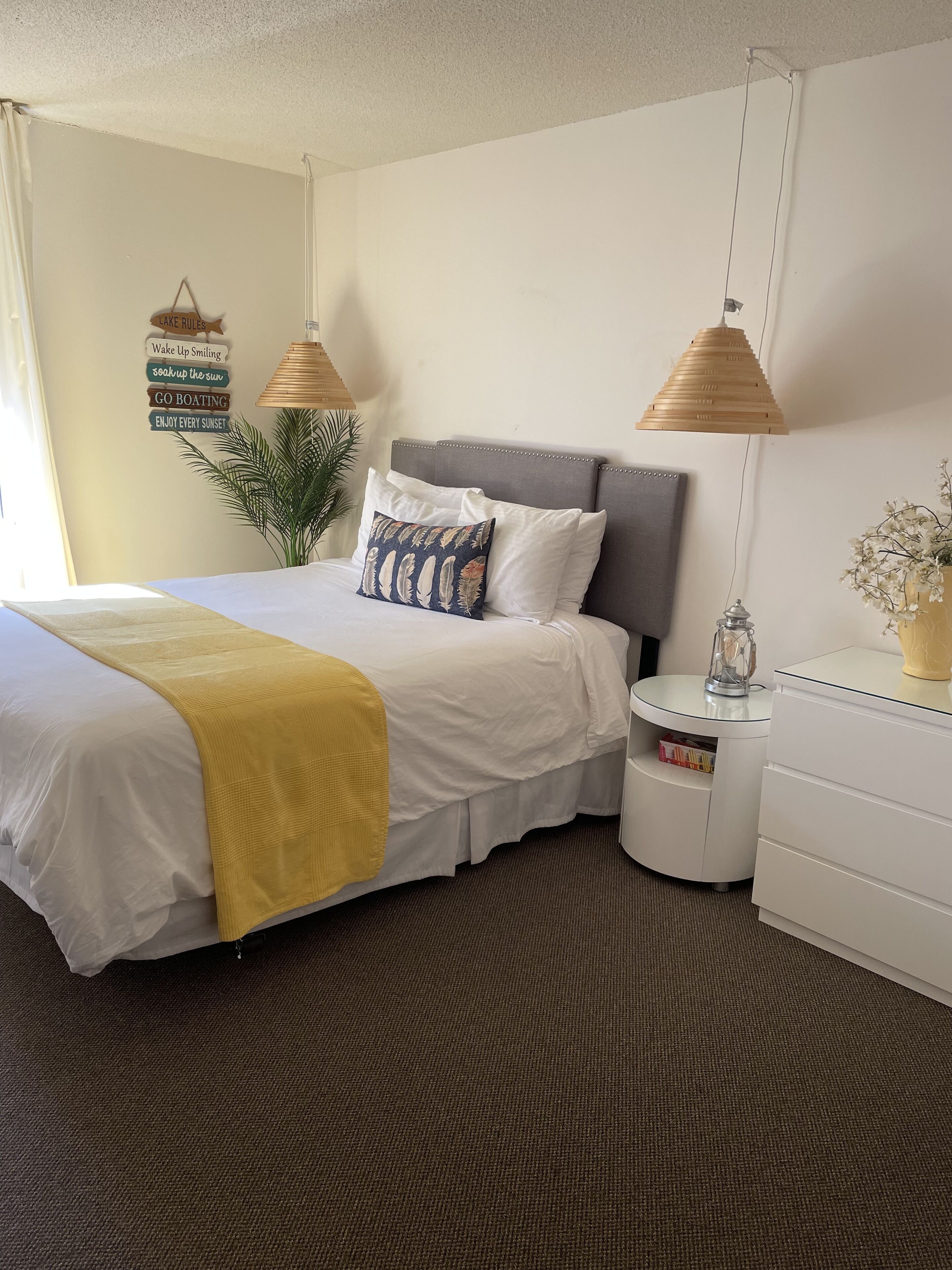 Standard Room, 1 Queen Bed (205)