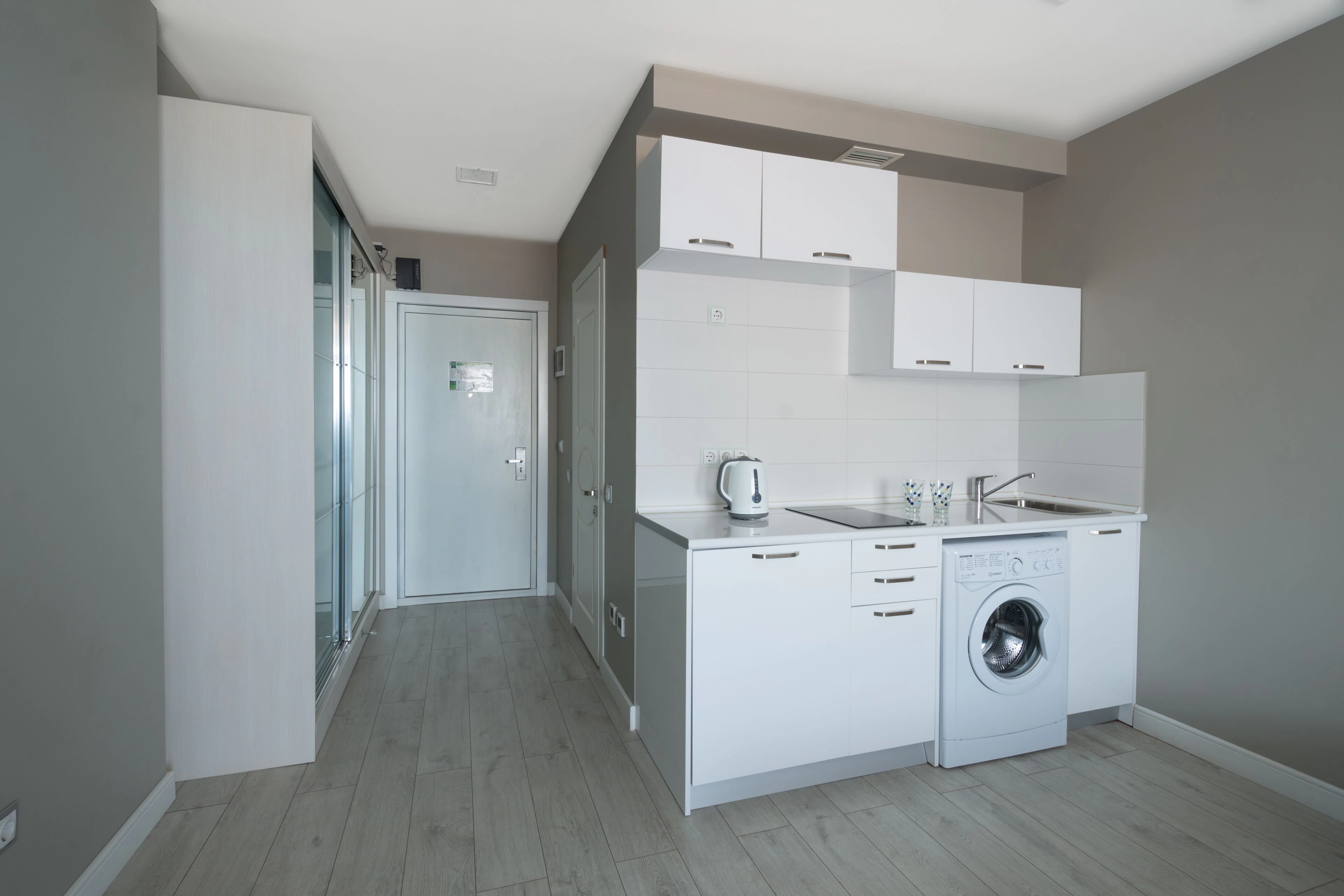 Standard Studio, Sea View
