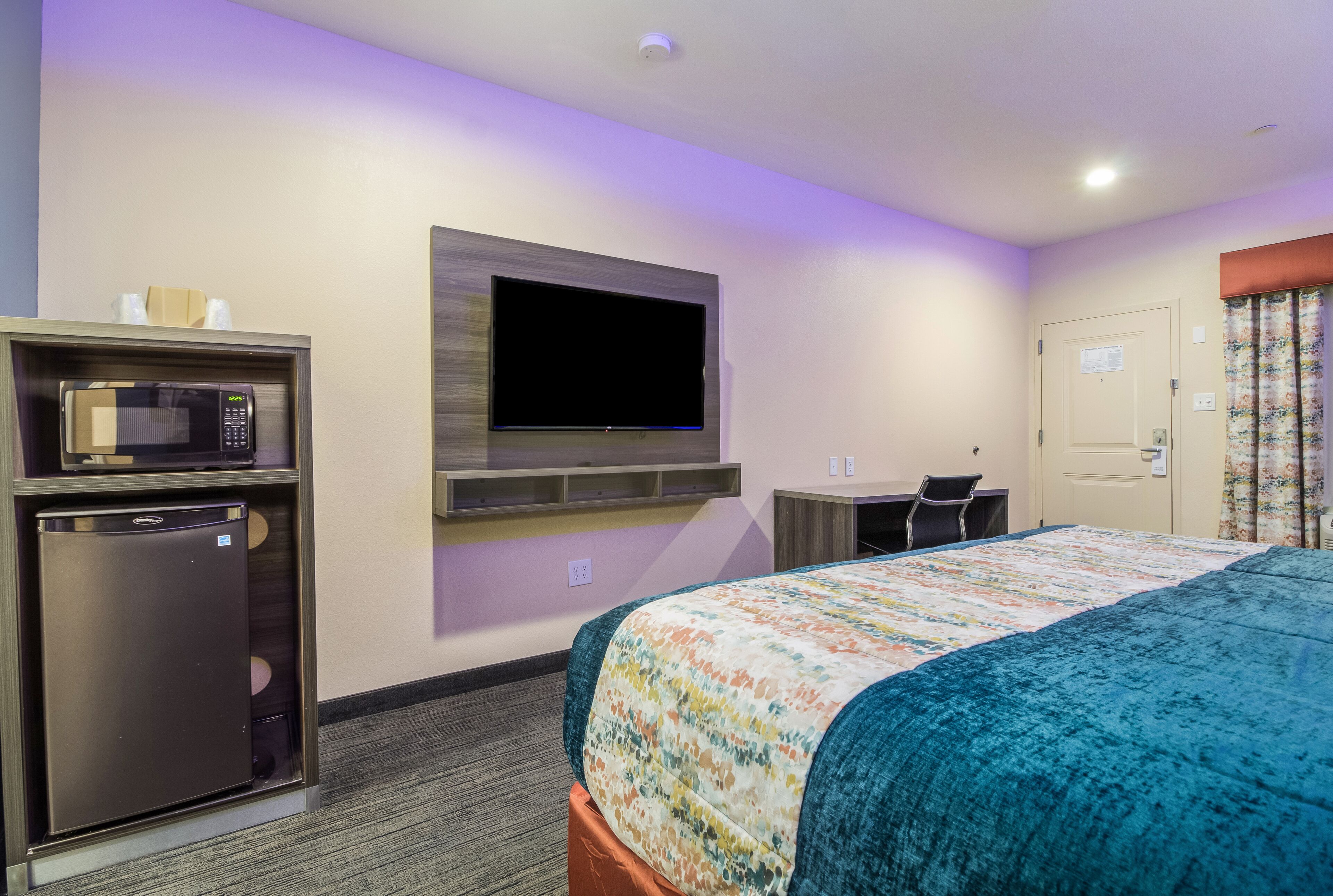 Standard Room, 1 King Bed, Smoking