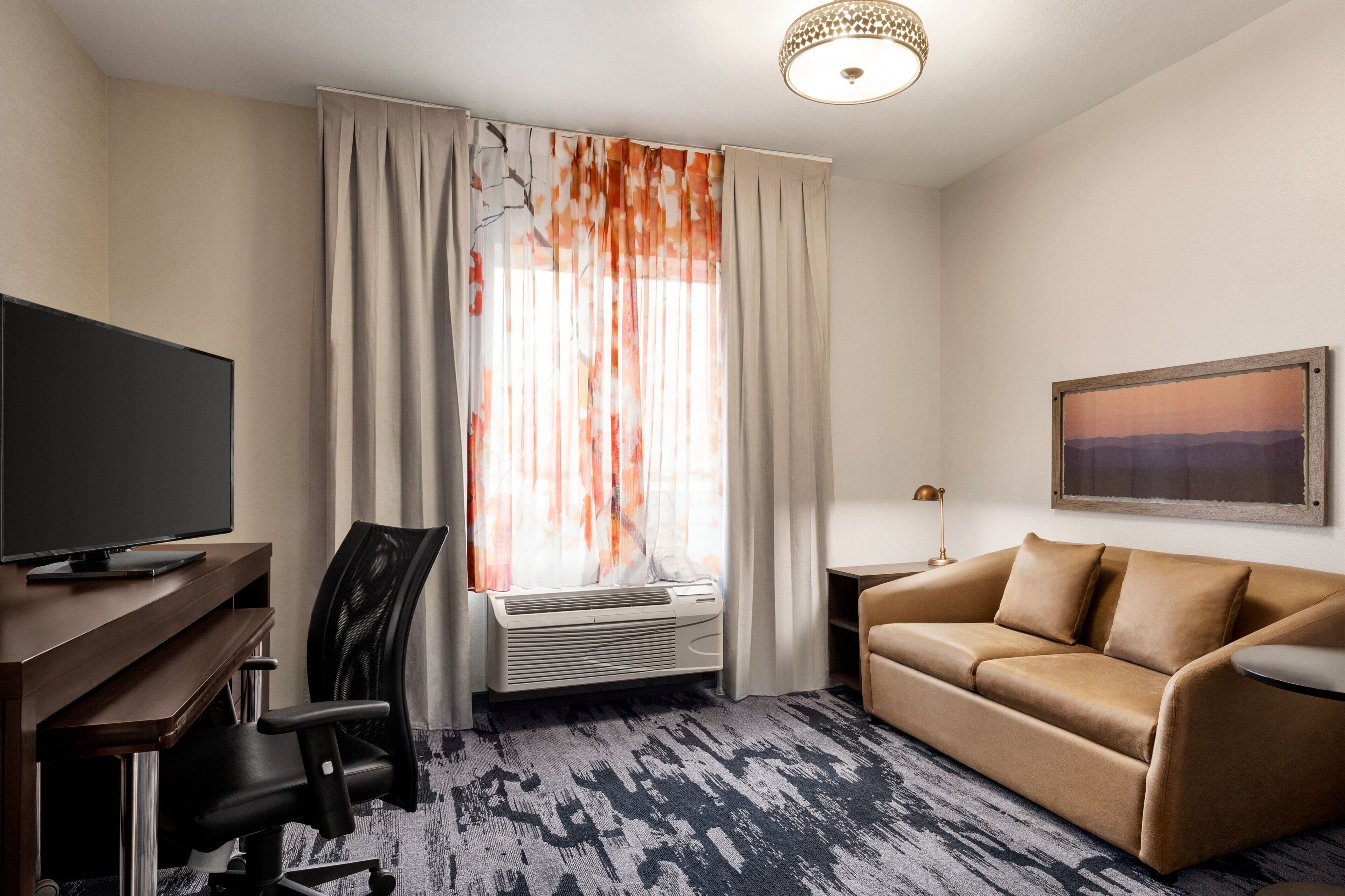 Suite, 1 King Bed with Sofa bed (Mobility/Hearing Access, Transf Shwr)