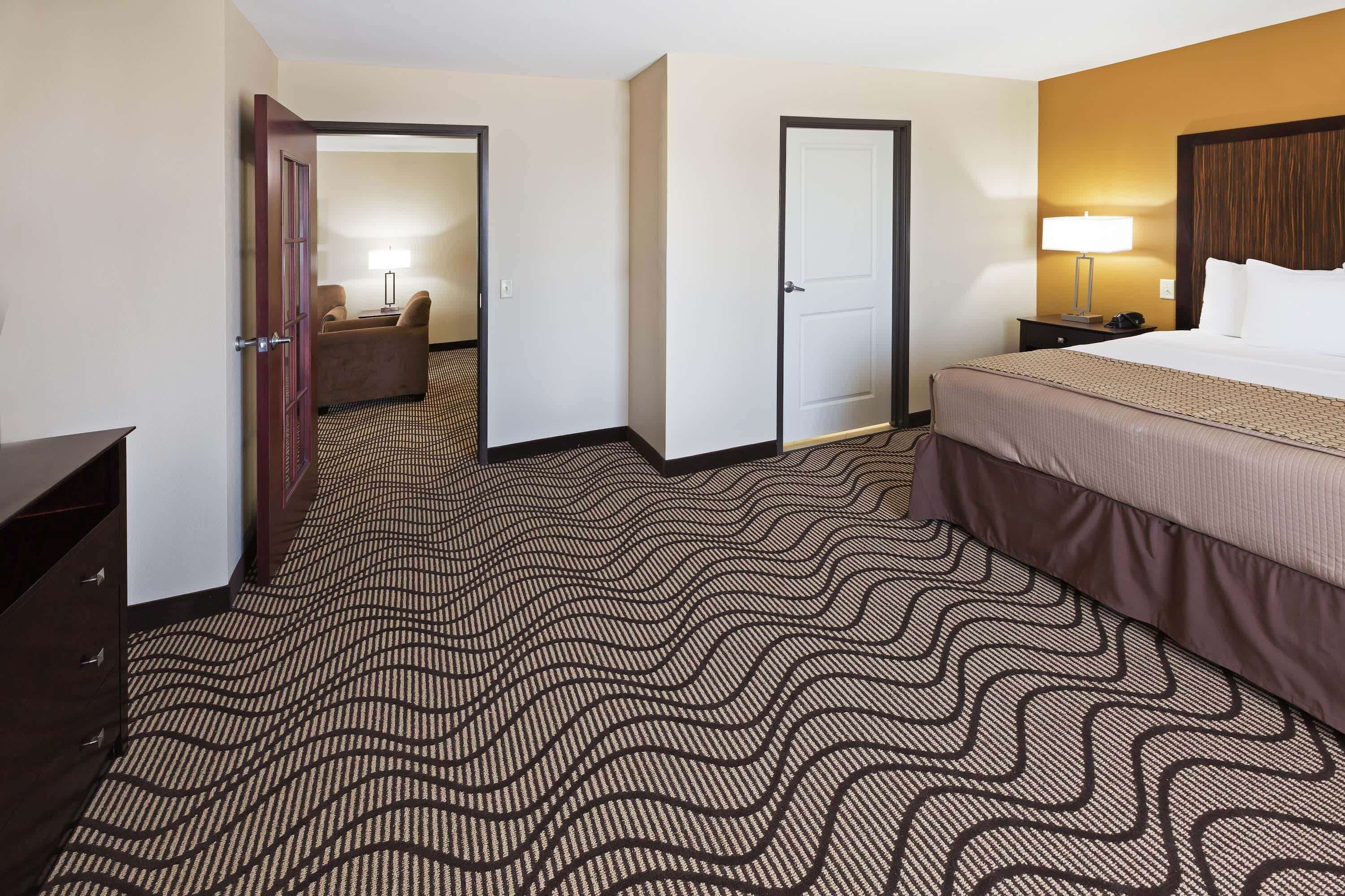 Suite, 1 King Bed, Non Smoking