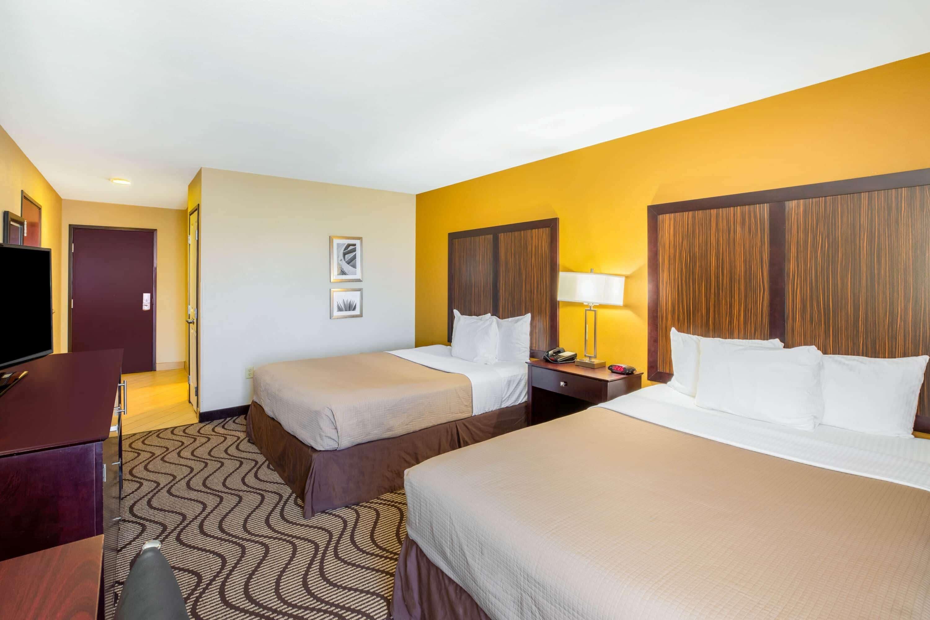 Room, 2 Queen Beds, Accessible, Non Smoking (Bathtub)