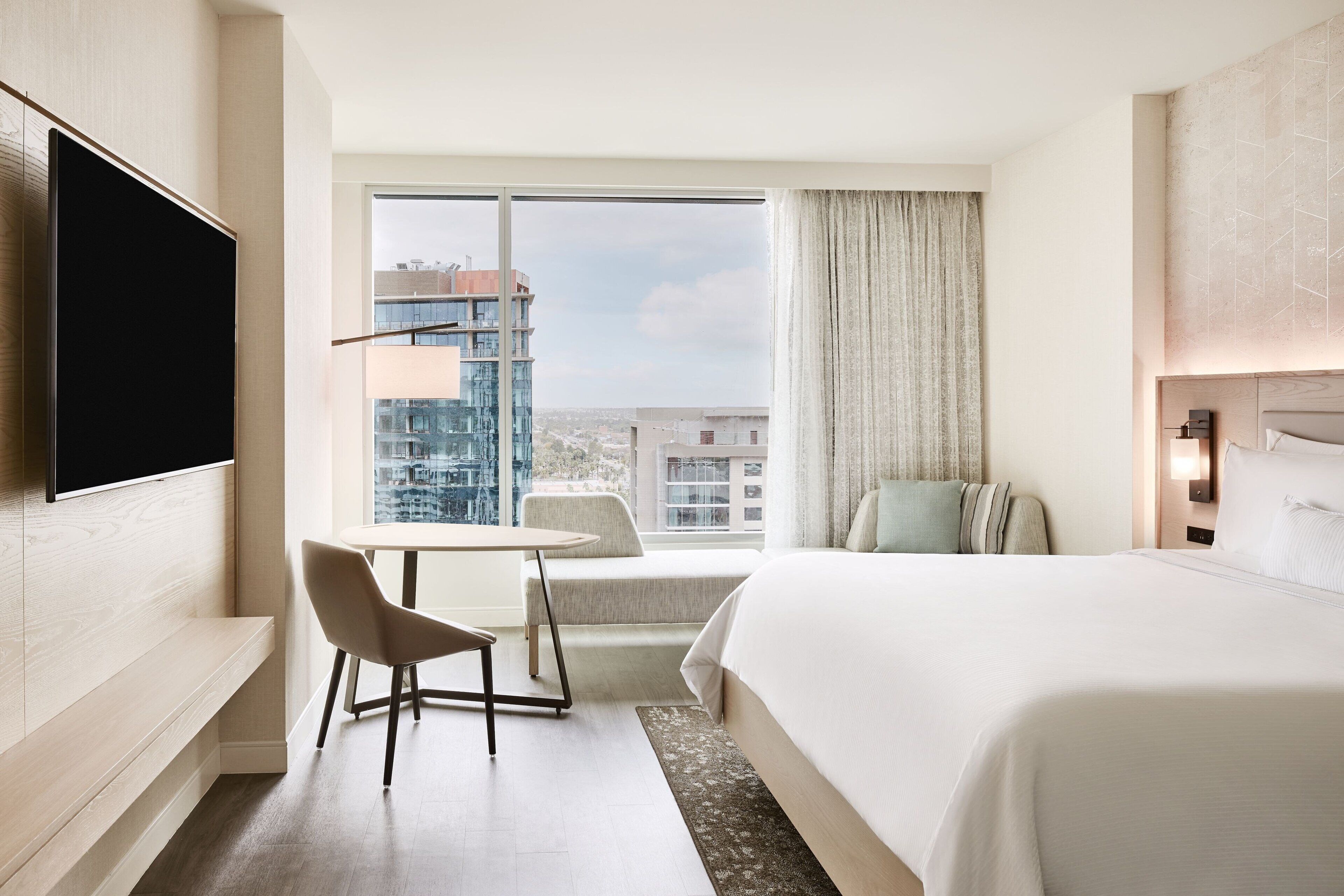 Traditional Room, 1 King Bed (Mobility Accessible, Roll-in Shower)