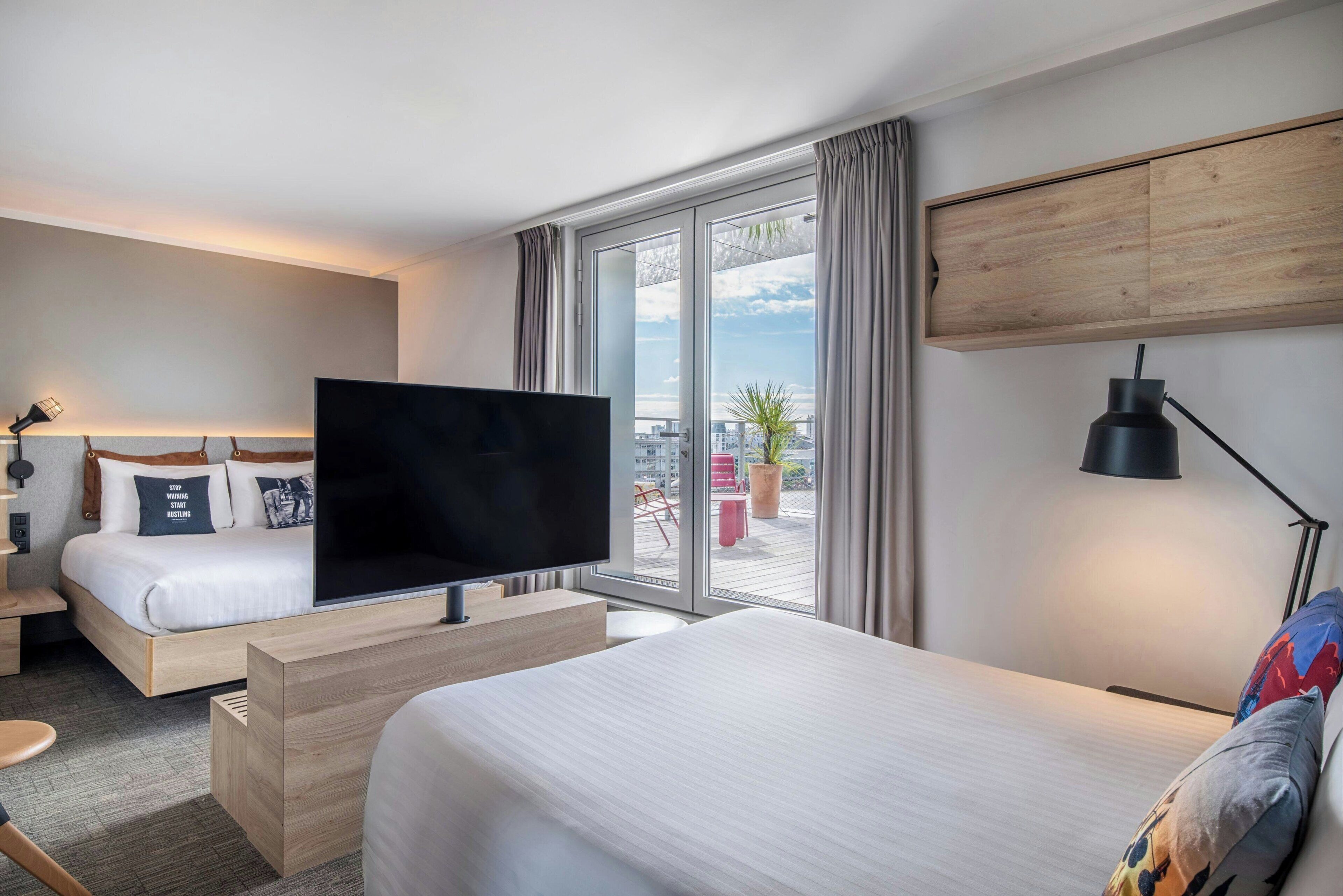 Room, 1 Queen Bed with Sofa bed