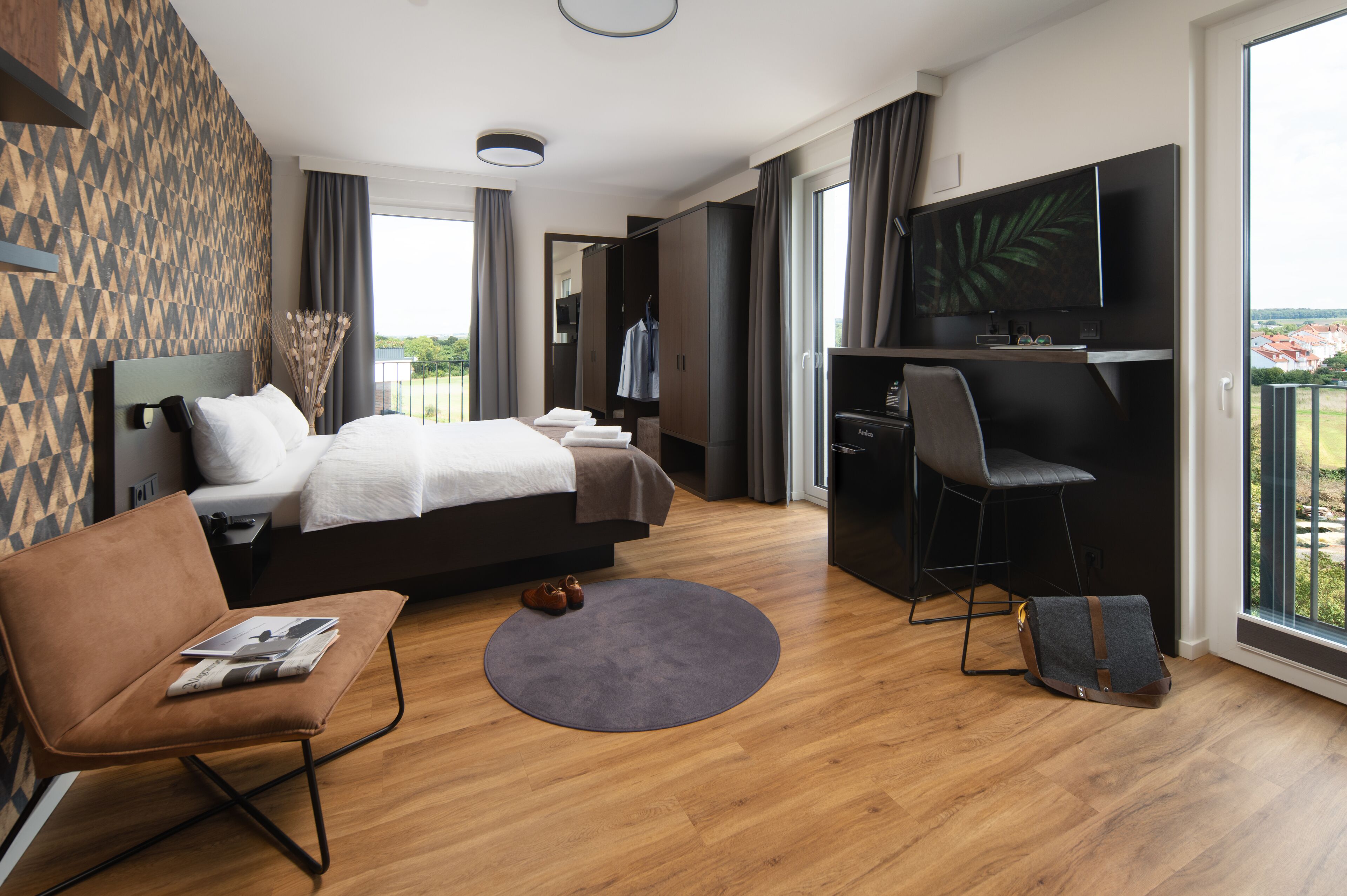Comfort Room, 1 Queen Bed, Non Smoking, Kitchenette