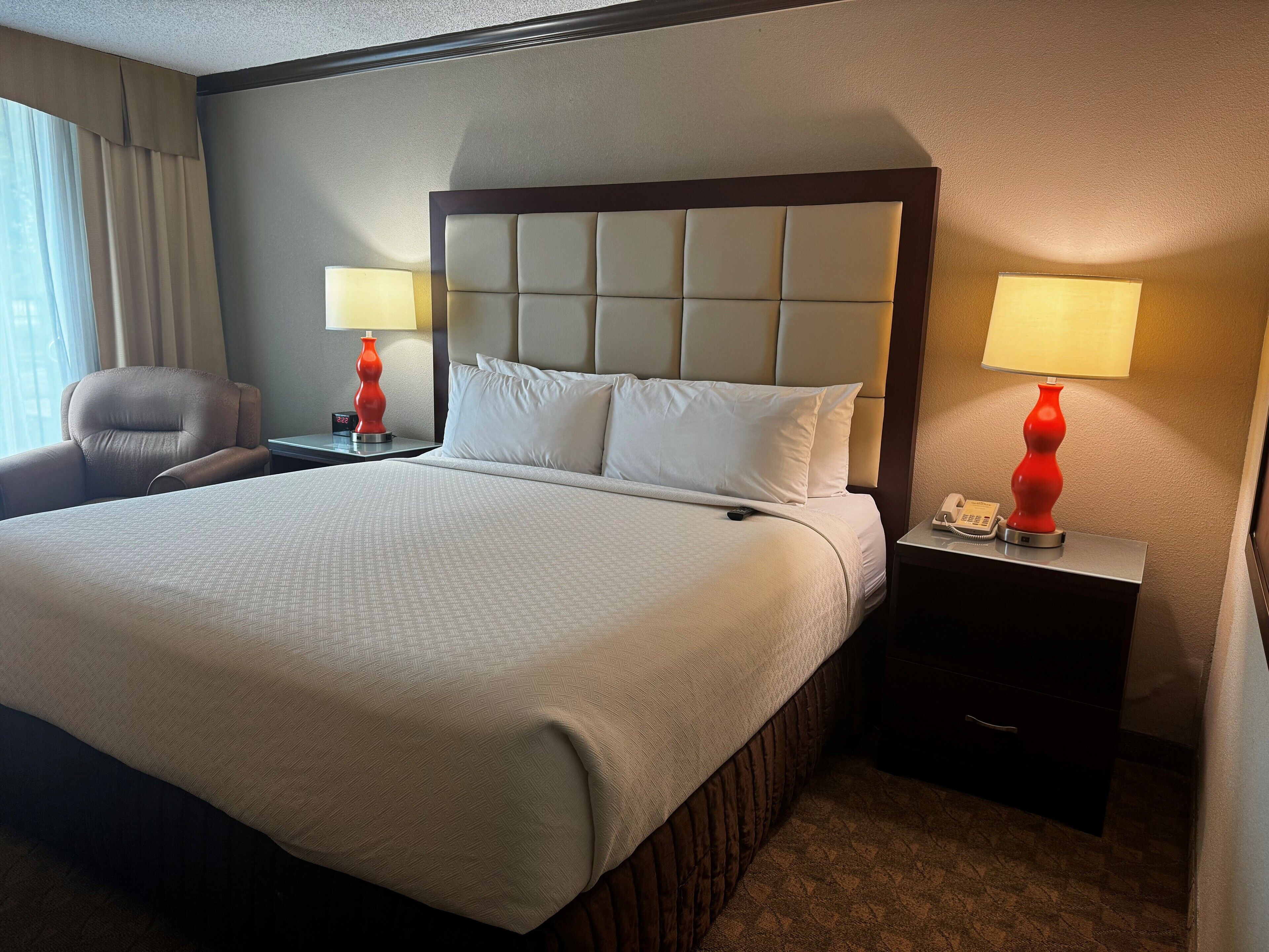 Room, 1 King Bed, Accessible, Non Smoking (Mobility/Hearing,tub w grab bars)