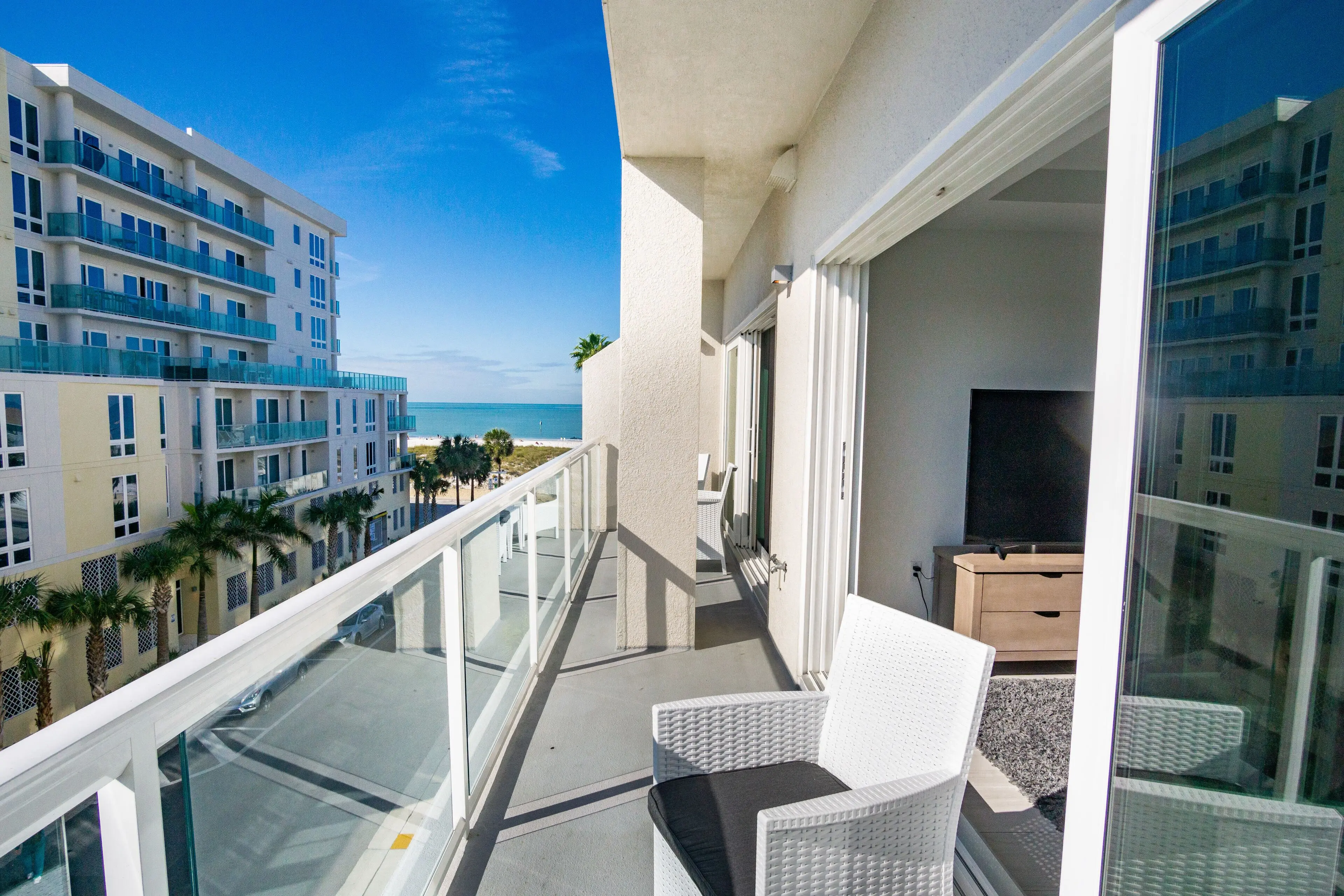 Standard Suite, 1 Bedroom, Partial Ocean View Standard Suite, 1 Bedroom, Partial Ocean View