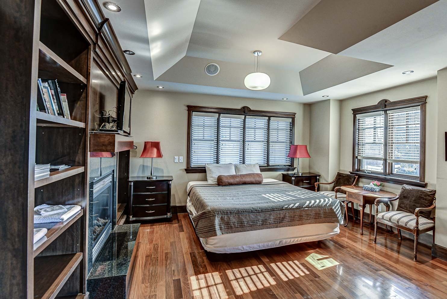 King Suite with balcony, fireplace