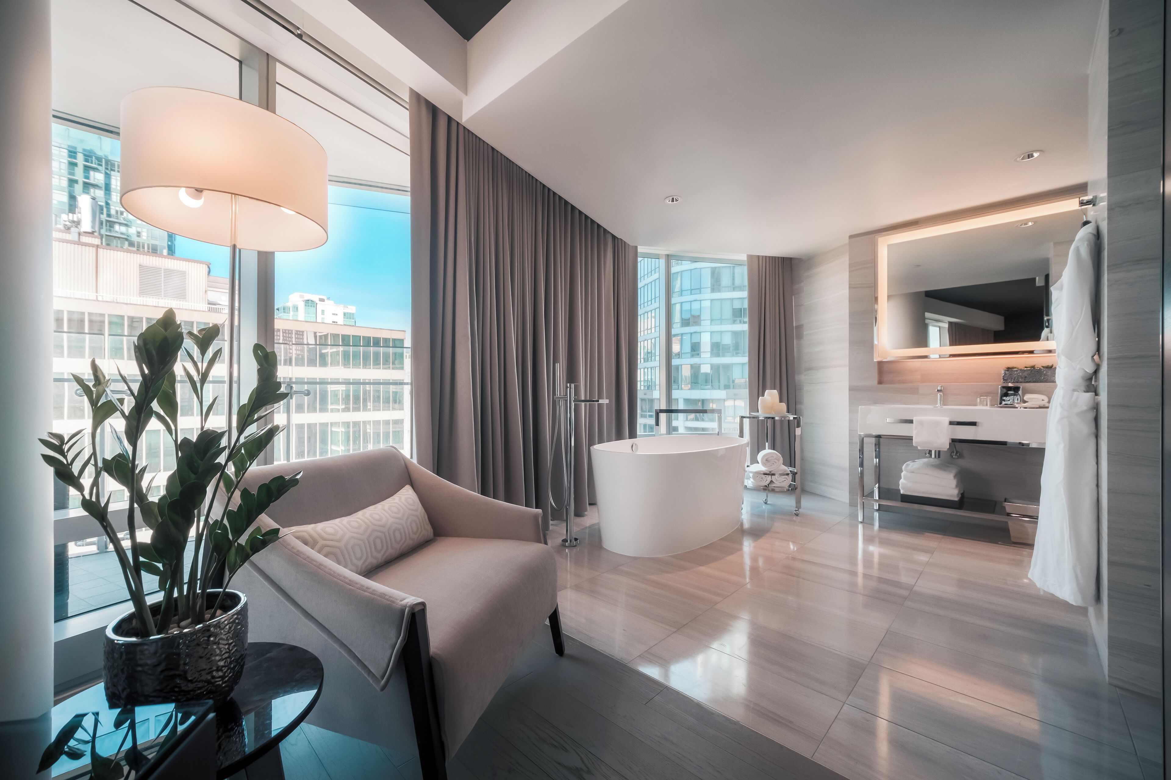 Paradox Signature King (Balcony + Bath)