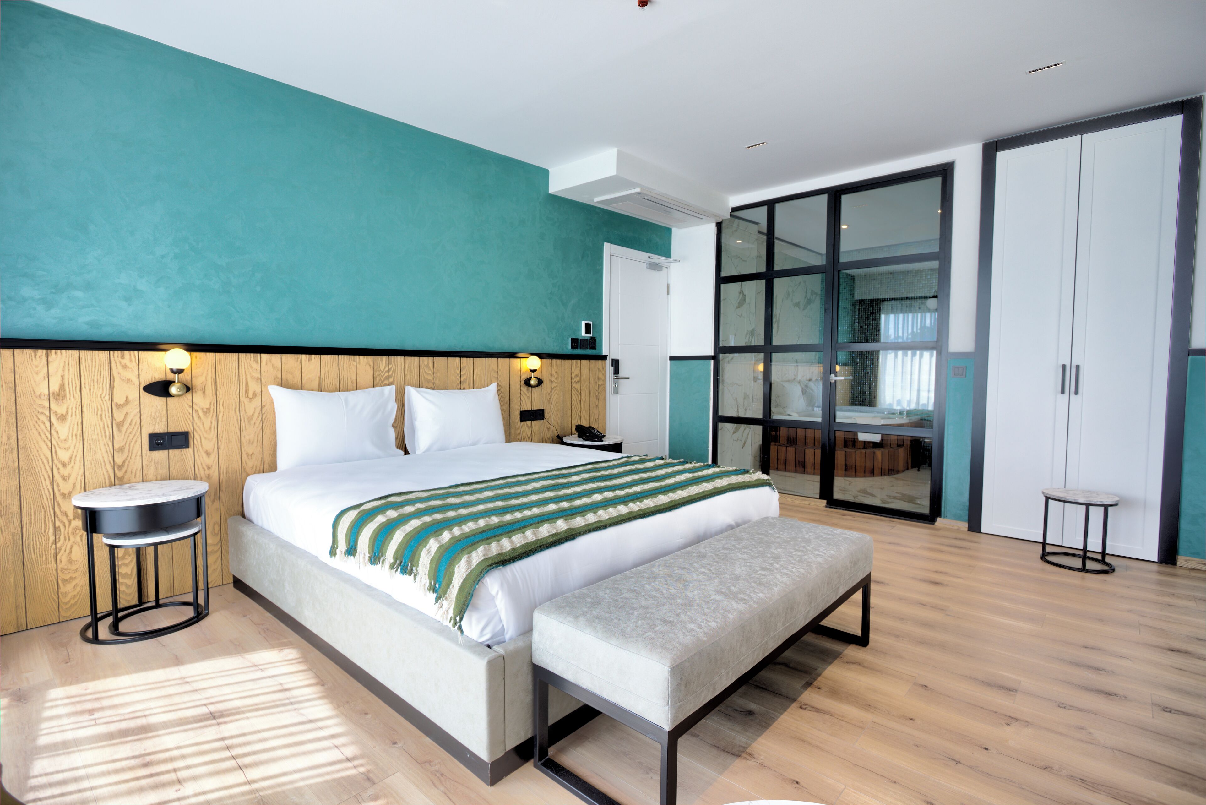 Deluxe Triple Room, Jetted Tub
