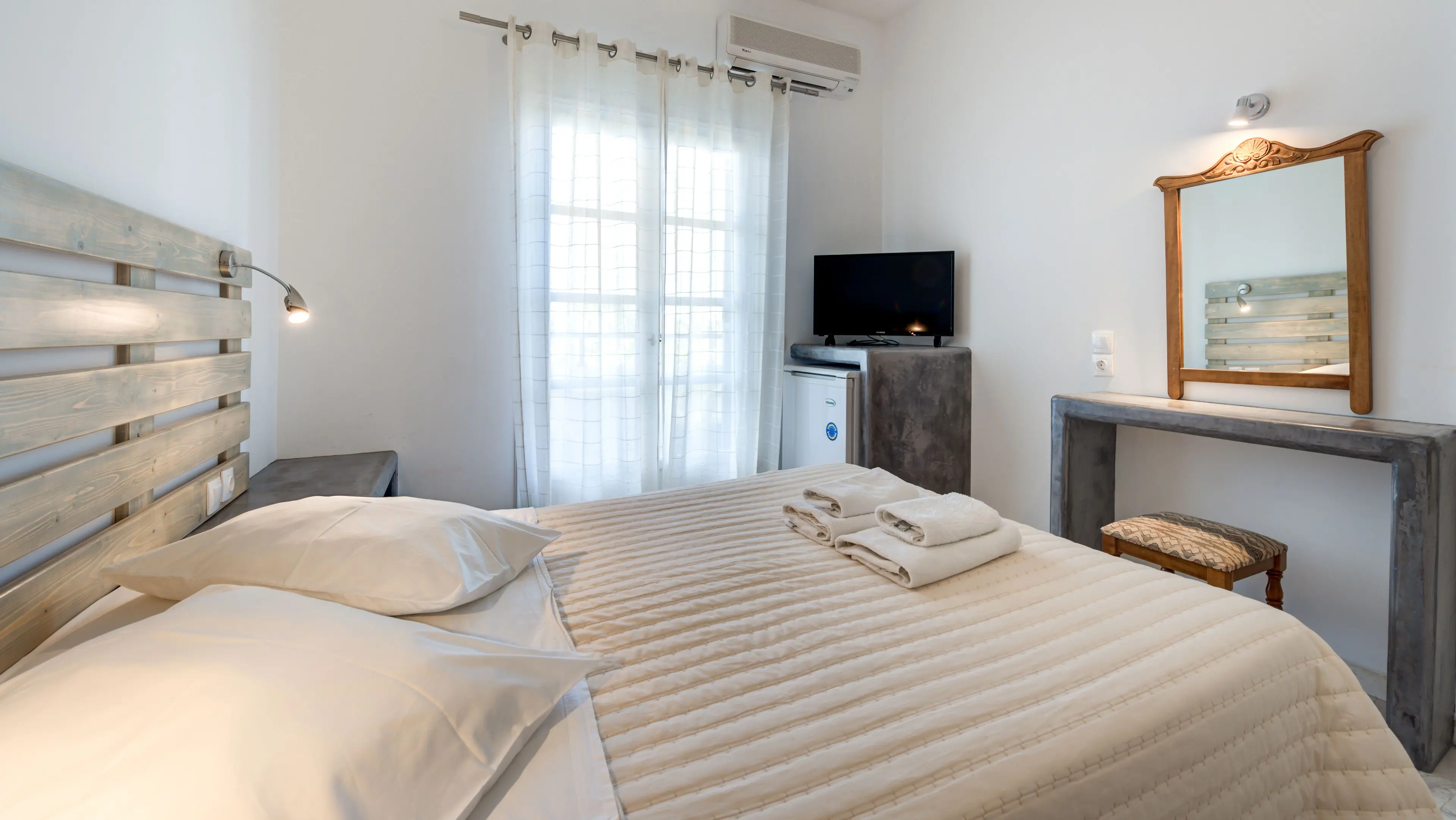 Double Room Double Room