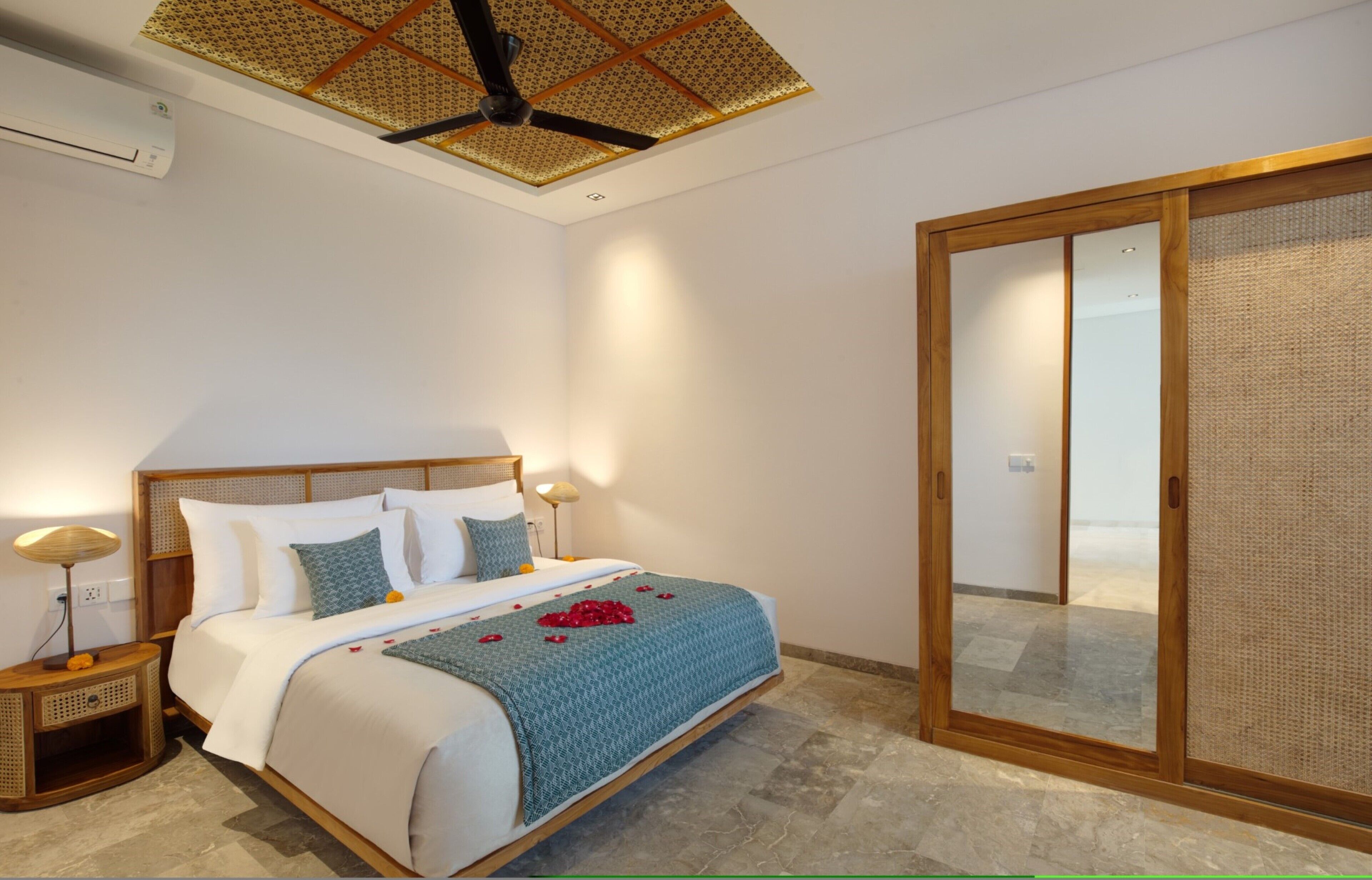 One Bedroom Villa with Private Pool & Bathtub