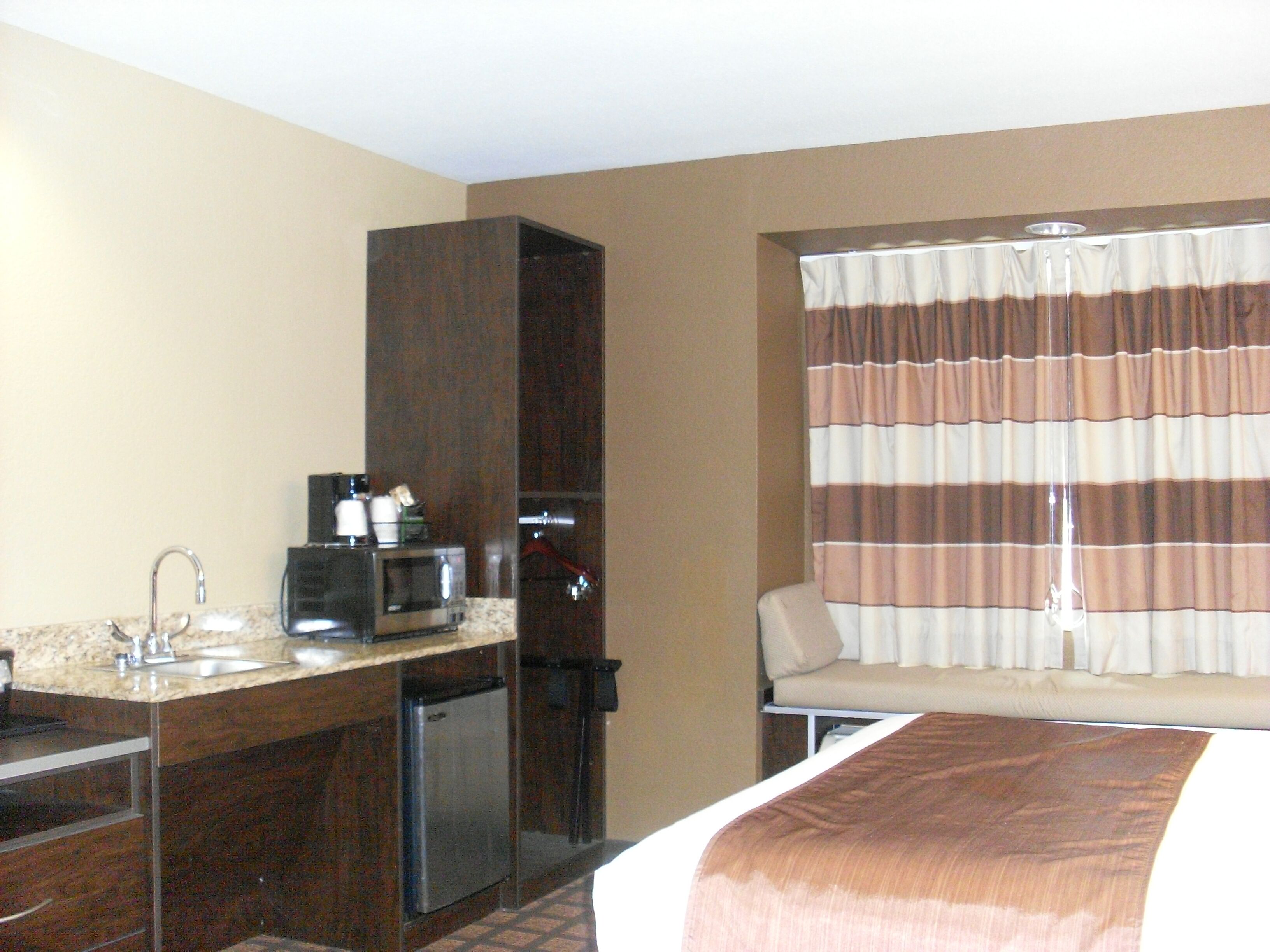 Standard Suite, 1 Queen Bed, Accessible, Non Smoking (Mobility, Tub w/ Grab Bars)