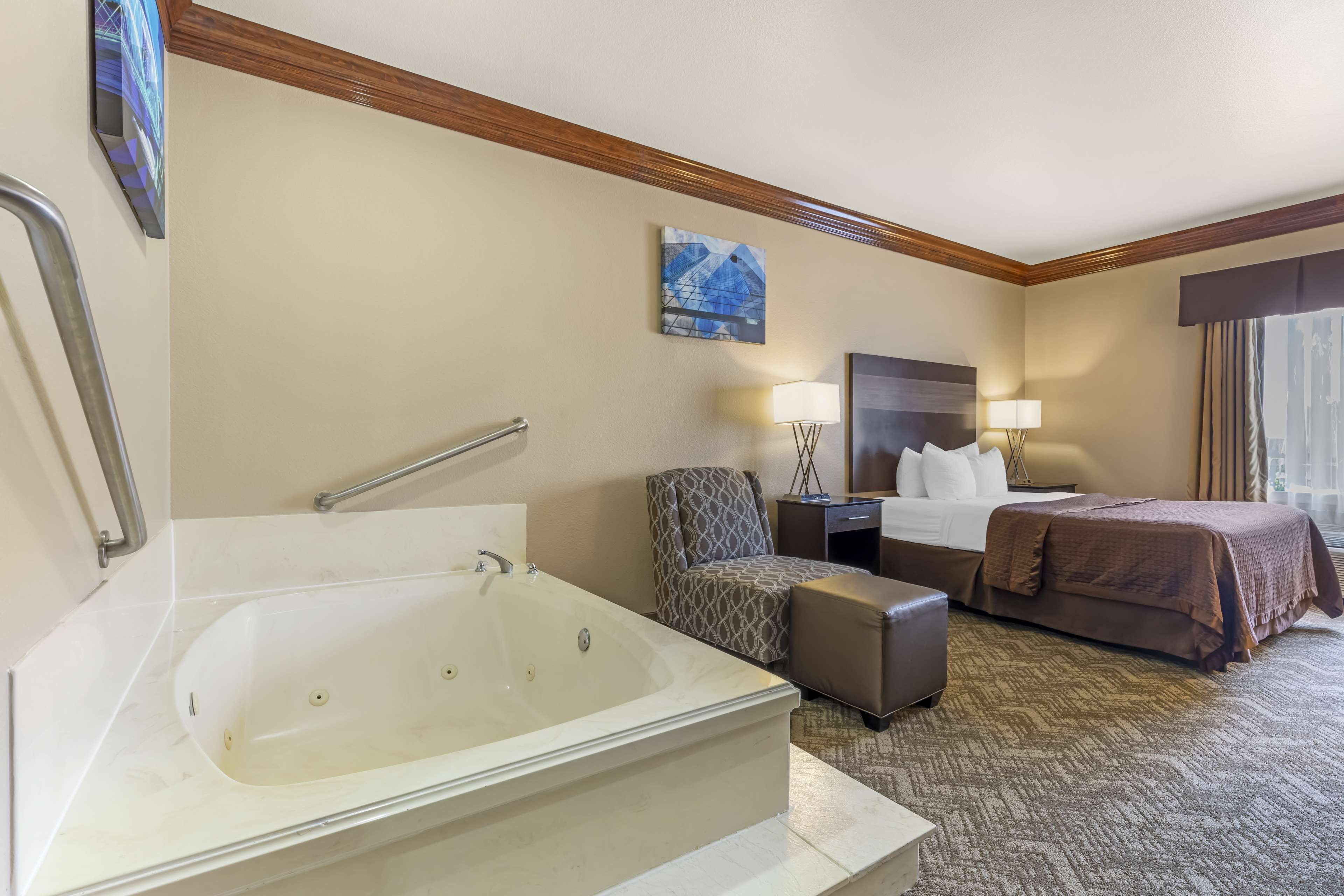 Suite, 1 Queen Bed, Accessible, Non Smoking