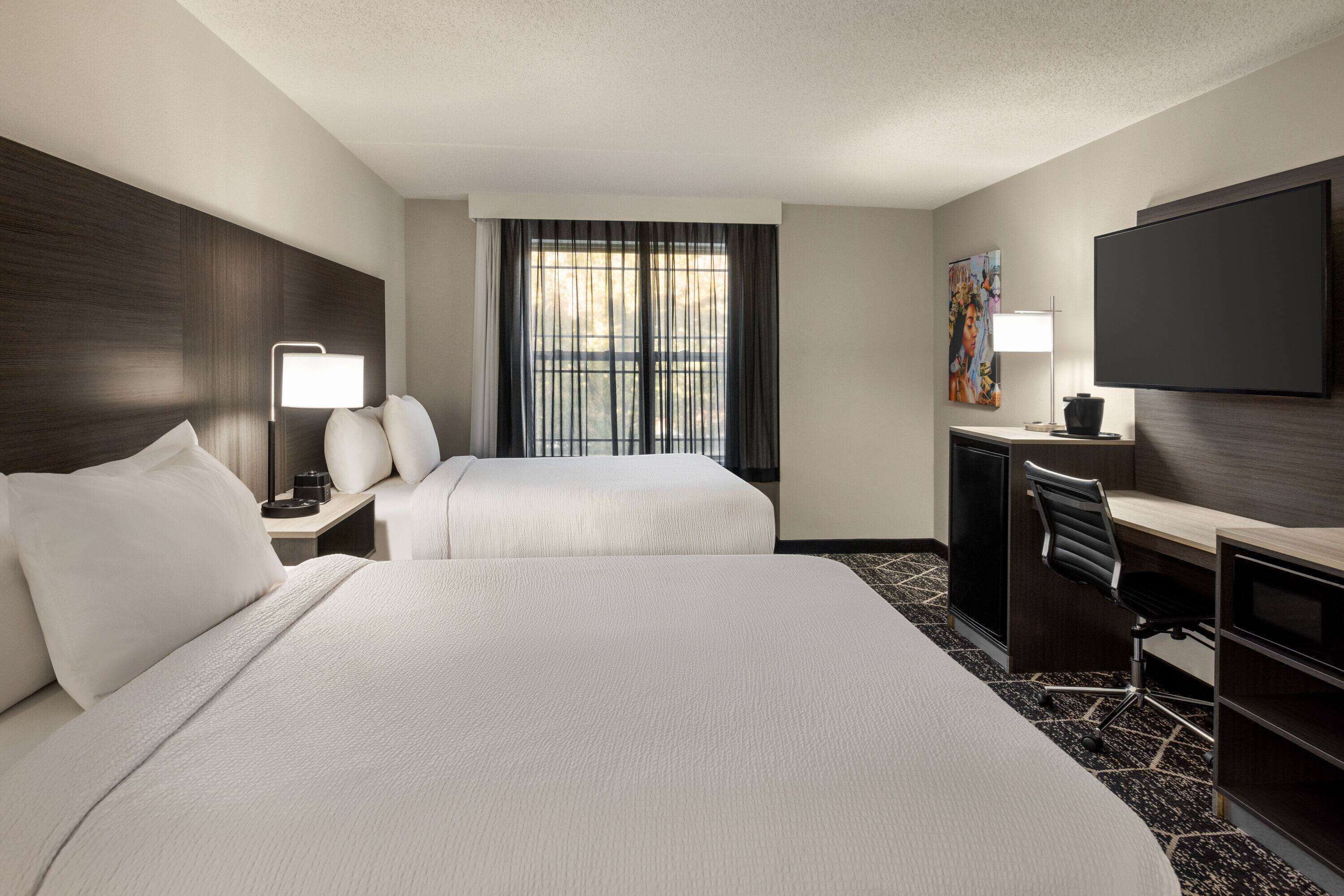 Suite, 1 Bedroom, Mobility Accessible, Non Smoking (Roll-in Shower, 2 Queen Bed)