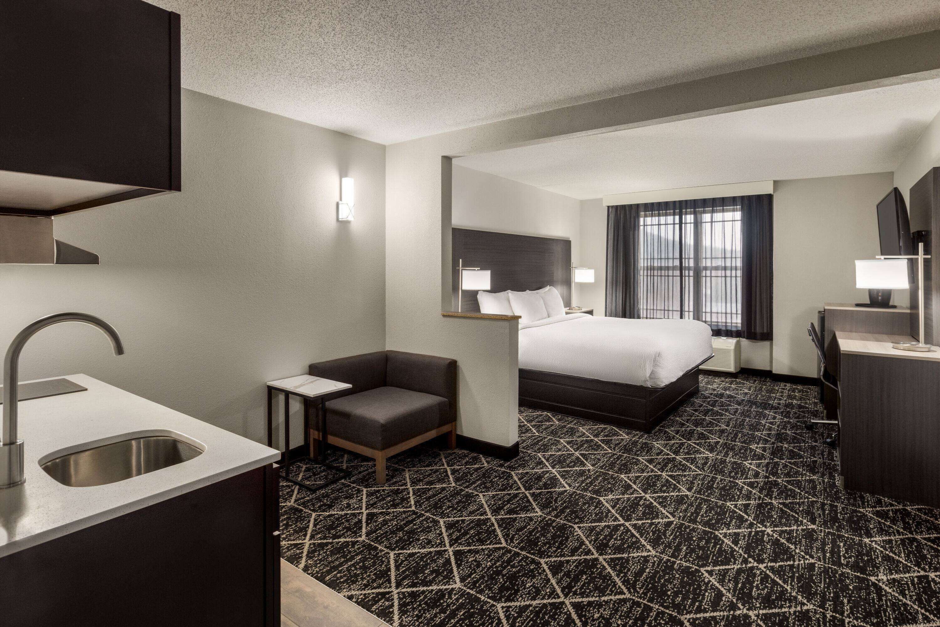 Room, 1 King Bed, Non Smoking (Efficiency)