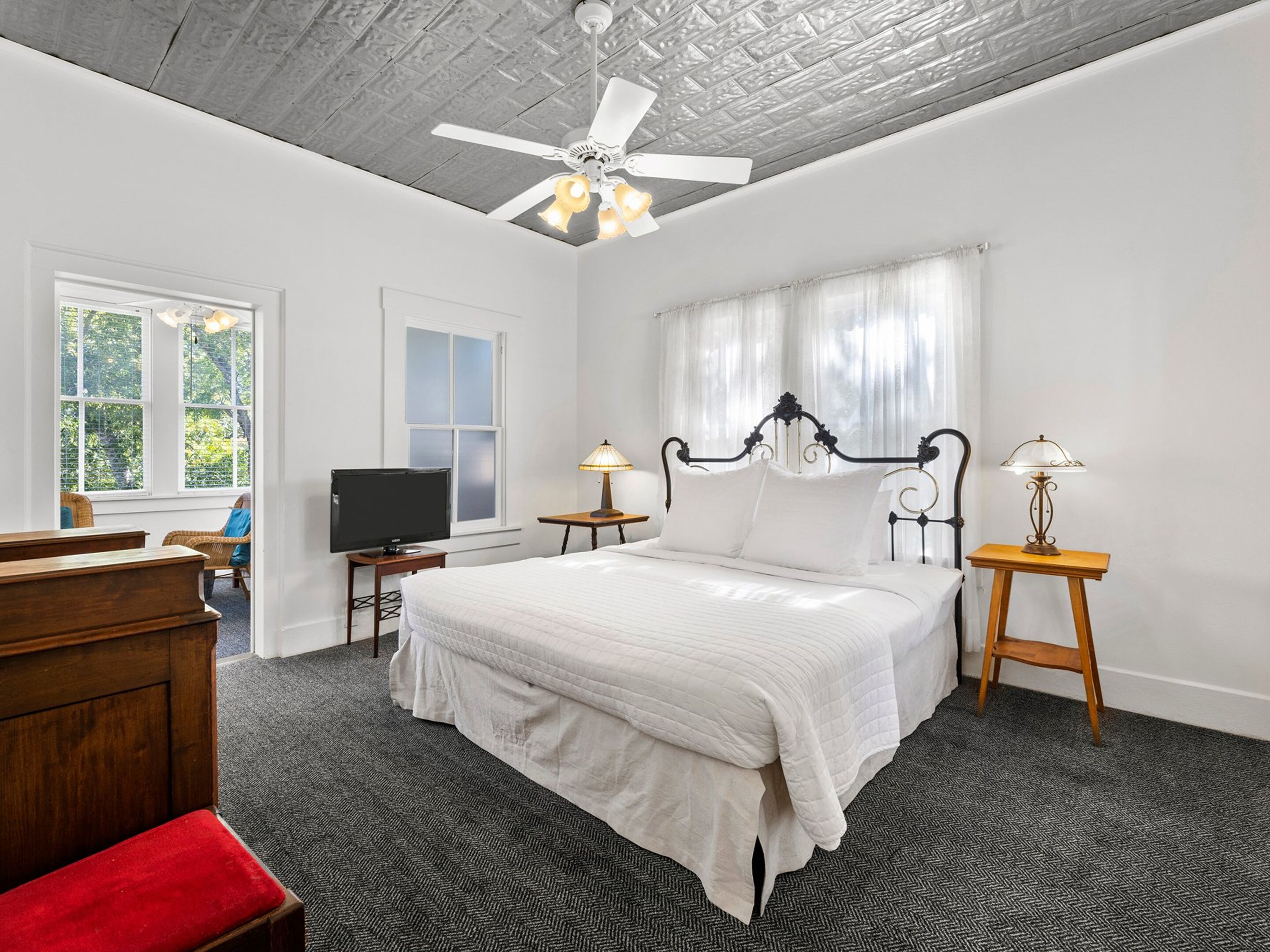 Deluxe Studio Suite, Multiple Beds