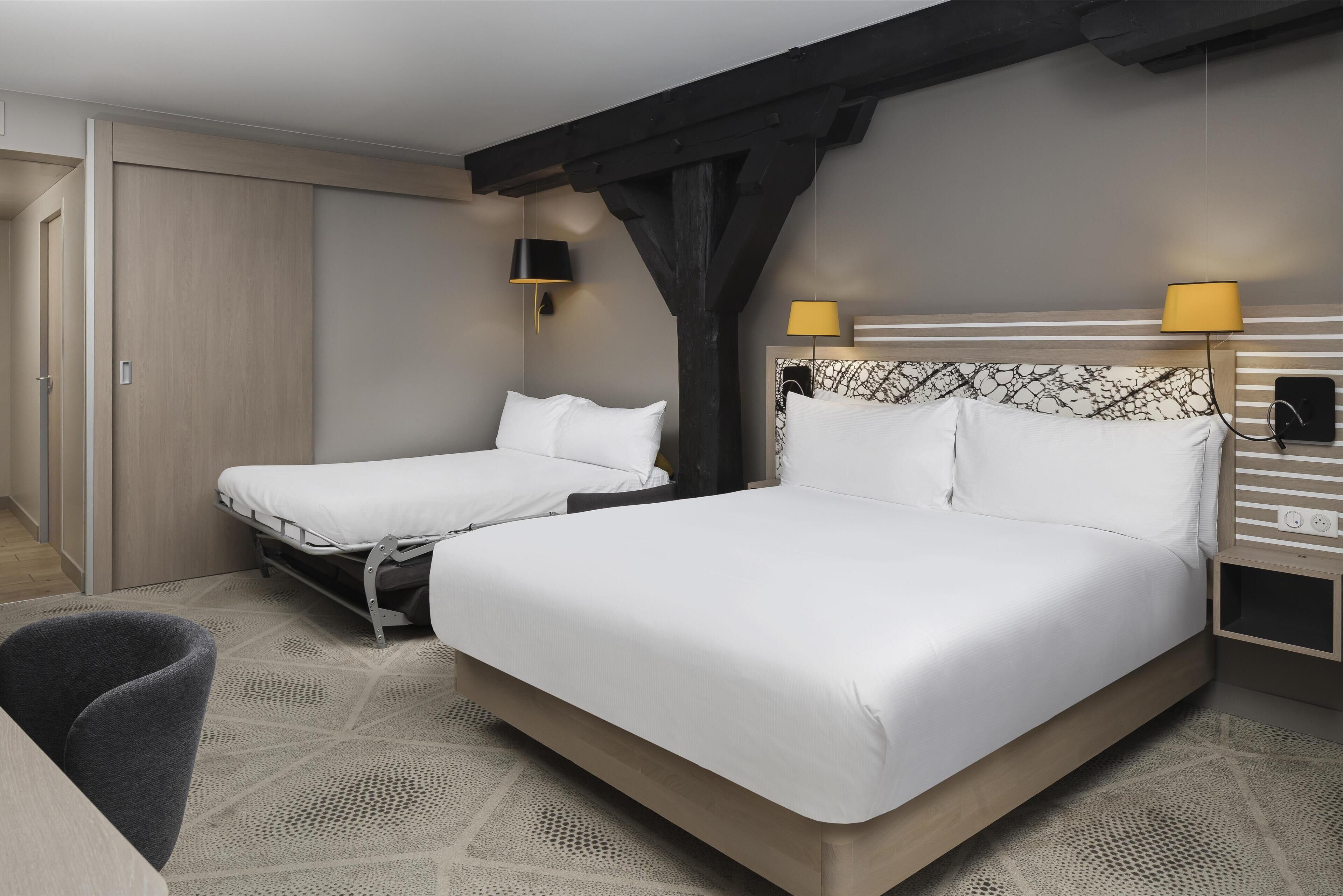 Deluxe Room, 1 Queen Bed with Sofa bed