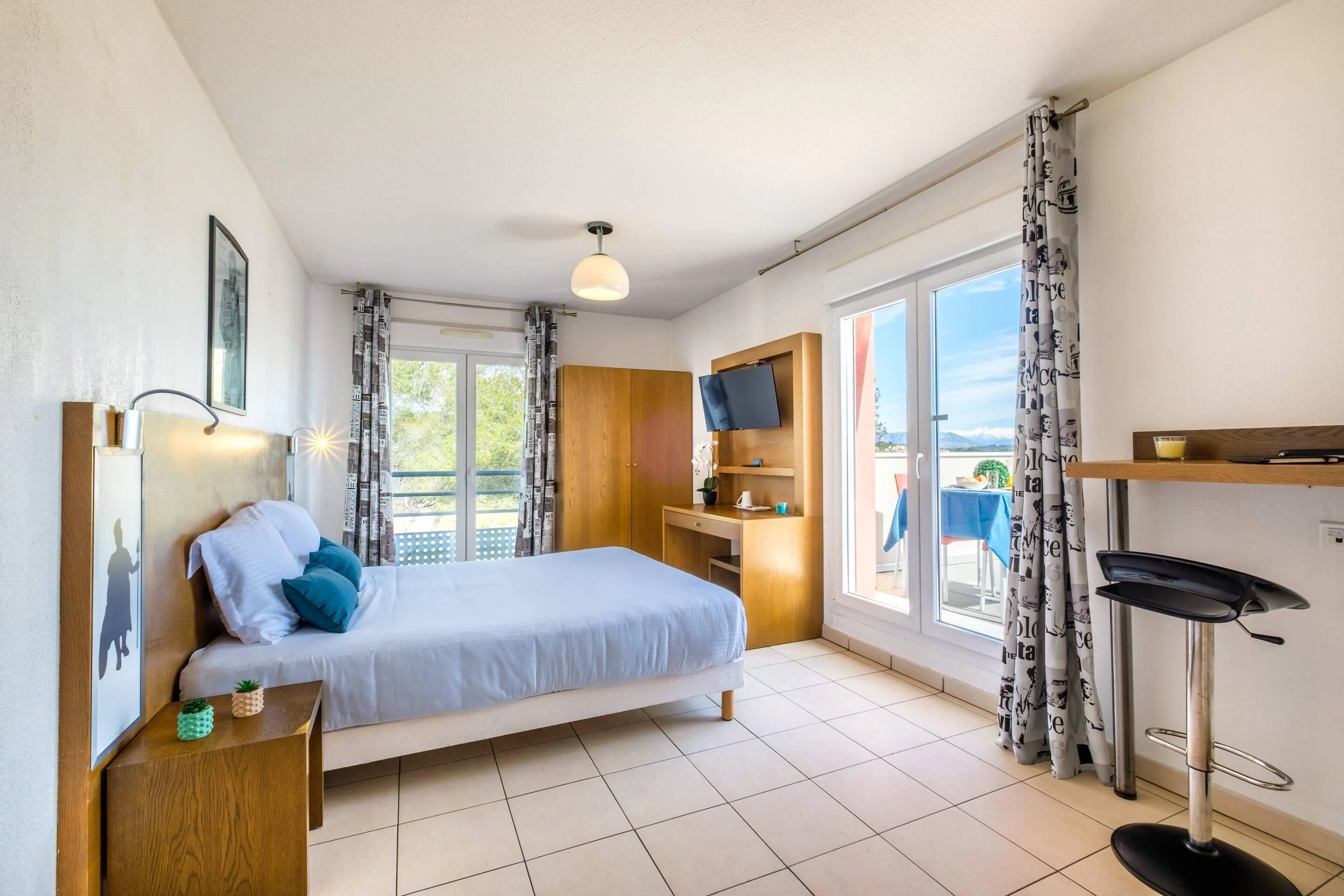 Standard Room, 1 Queen Bed, Non Smoking, Balcony