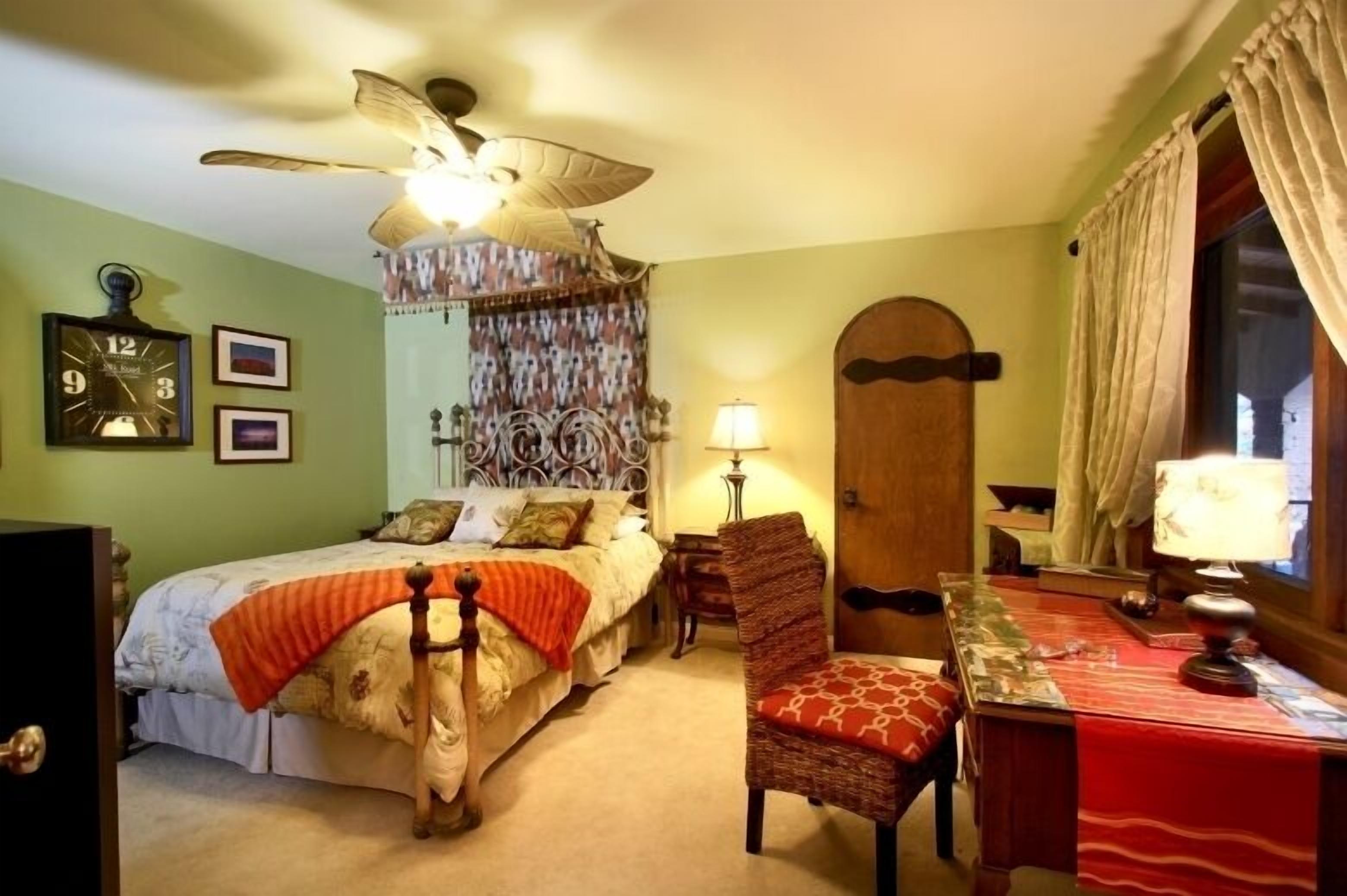 Deluxe Room, 1 Queen Bed (International)