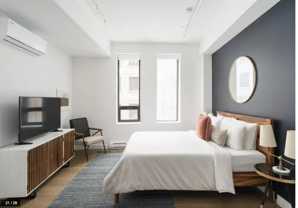 Deluxe Studio with Queen Bed Deluxe Studio with Queen Bed