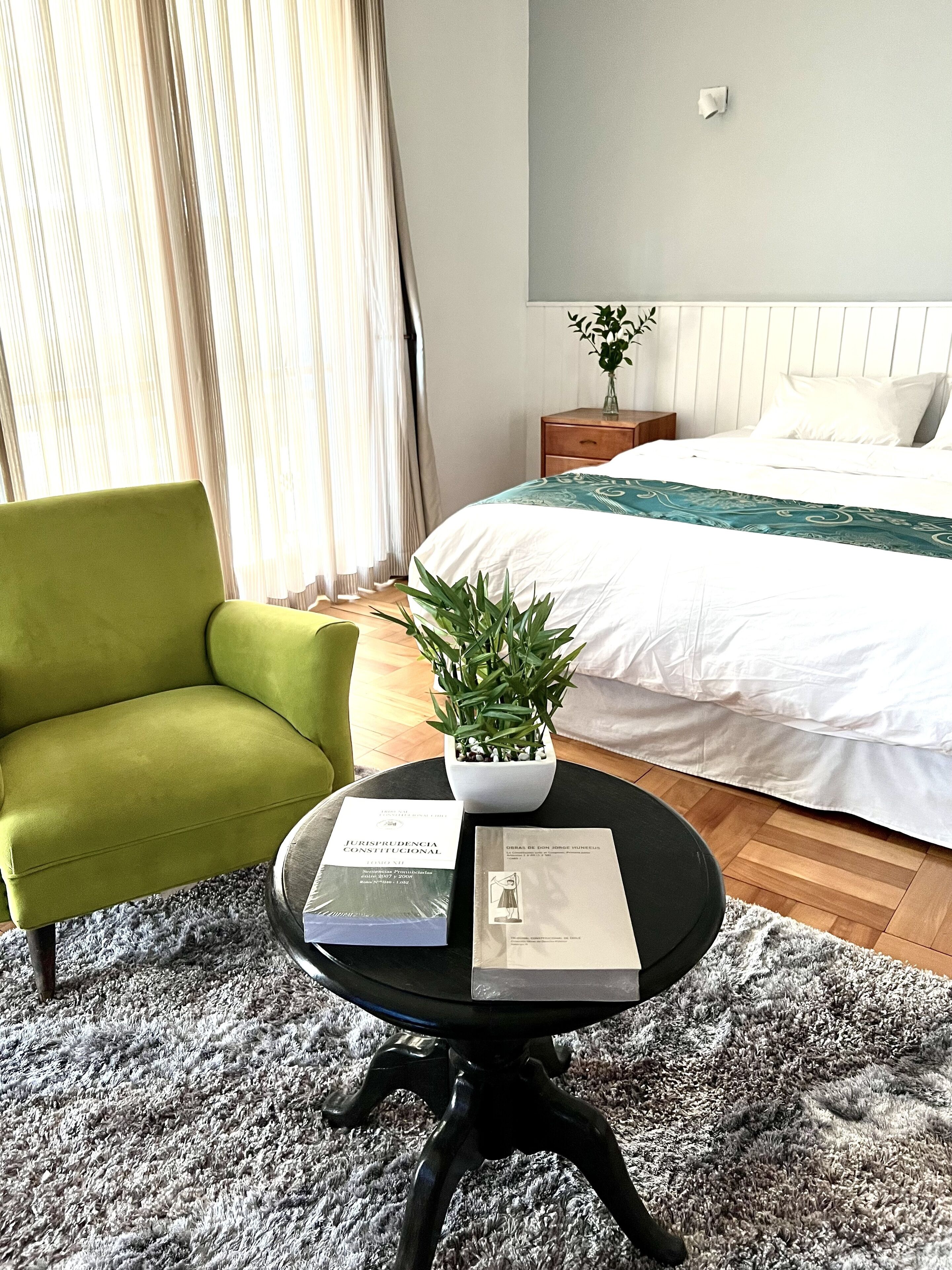 Premium Room, 1 King Bed, Courtyard View