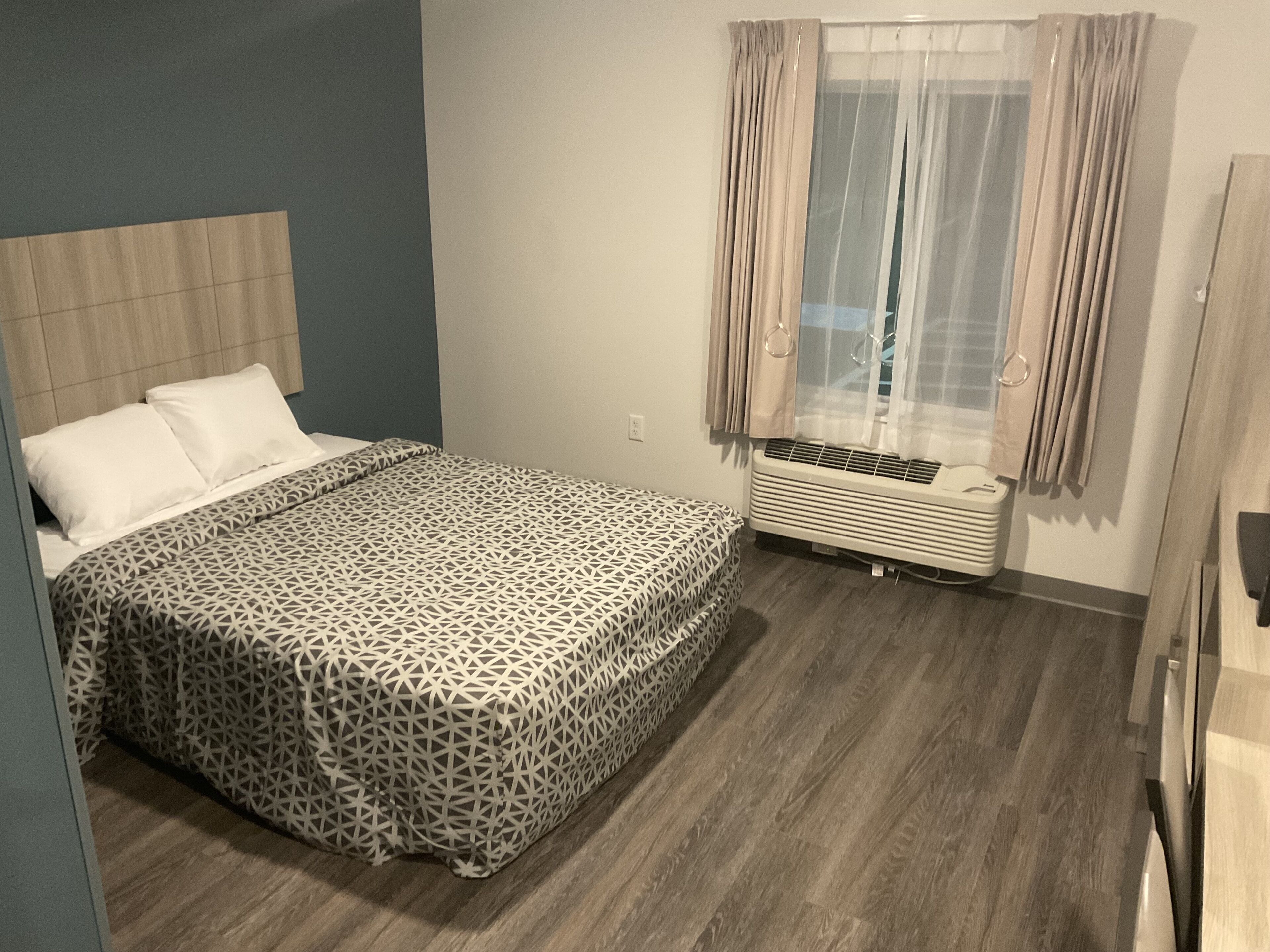 Queen Suite Accessible