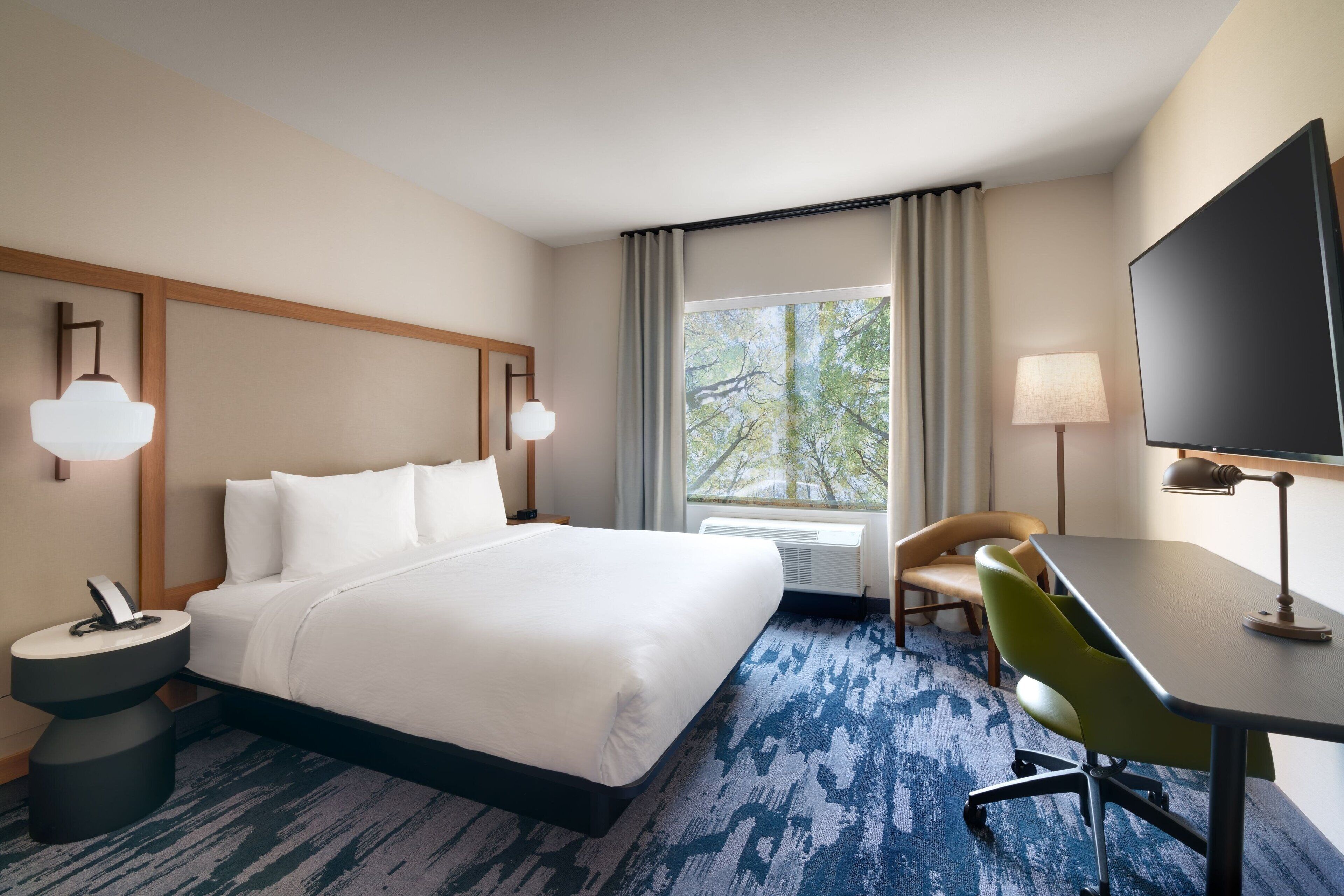 Room, 1 King Bed, Accessible Bathtub