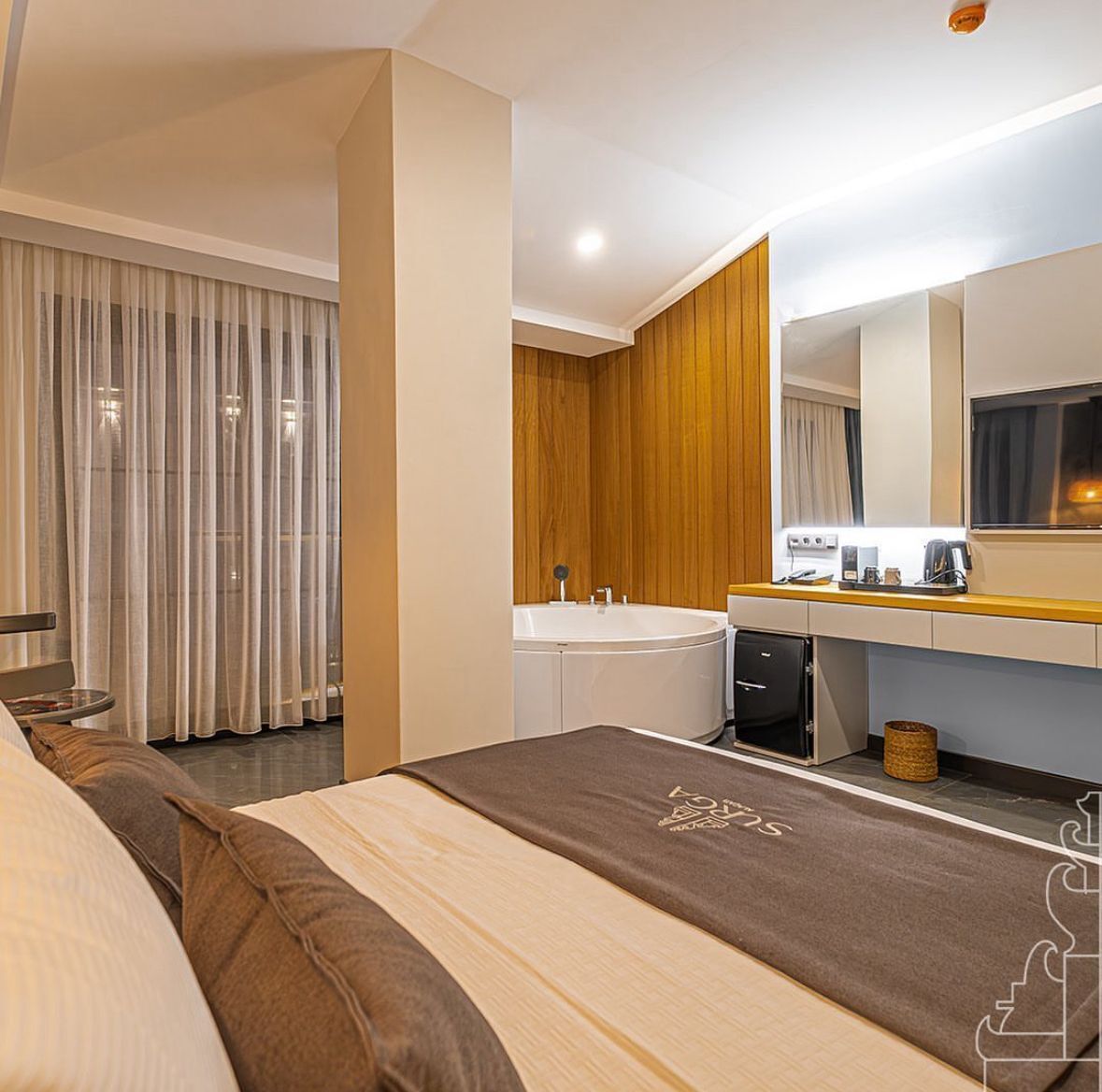 Premium Studio Suite, Pool View