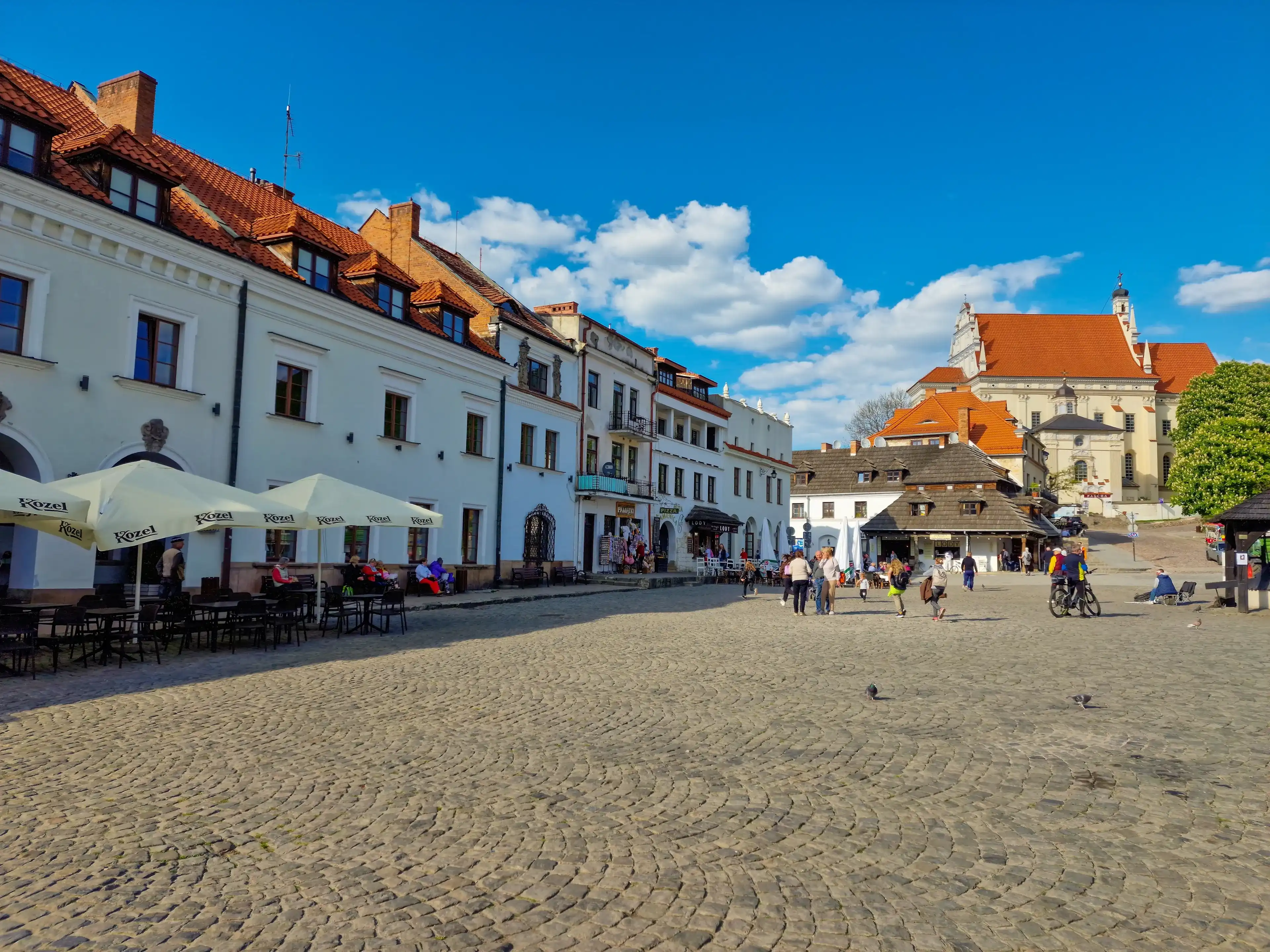 Kazimierz Dolny, Poland May 10, 2023: market square with church in old town Kazimierz Dolny, Poland Kazimierz Dolny, Poland May 10, 2023: market square with church in old town Kazimierz Dolny, Poland
