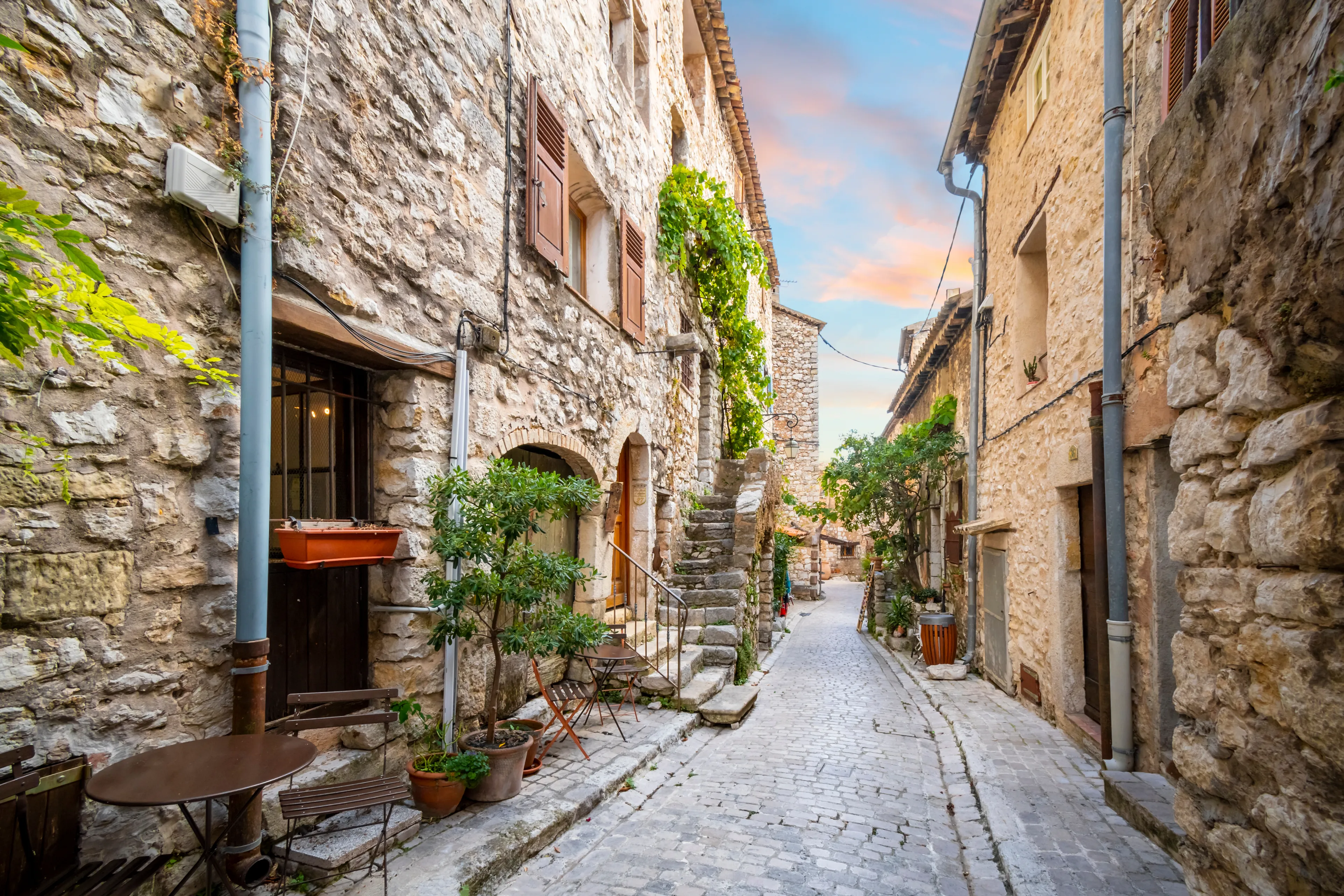 Best Tourrettes-sur-Loup hotels. Cheap hotels in Tourrettes-sur-Loup, France