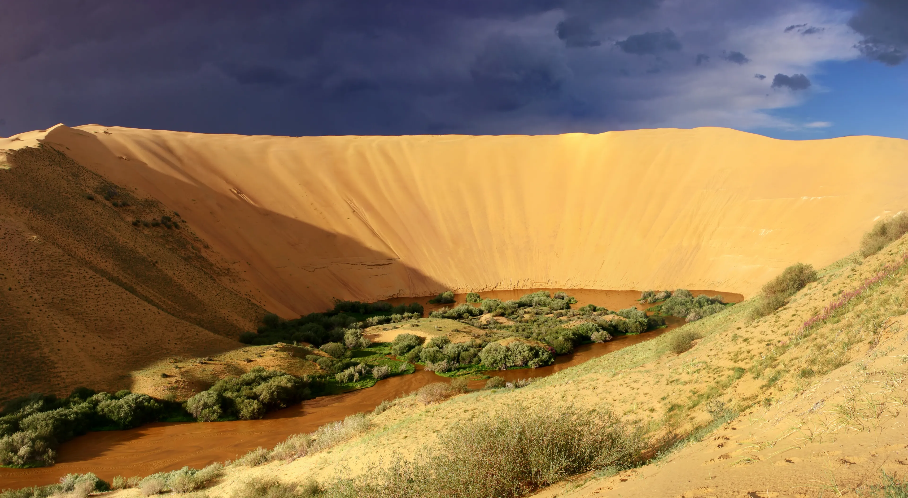 Mukhart River sources out of Great Mongol desert towers 450 m above the surrounding plain.