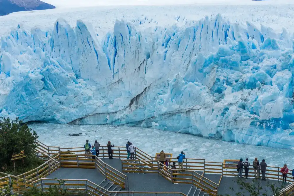 Tourists in walkways looking at Perito Moreno Glacier and Lago Argentino in El Calafate, Argentina