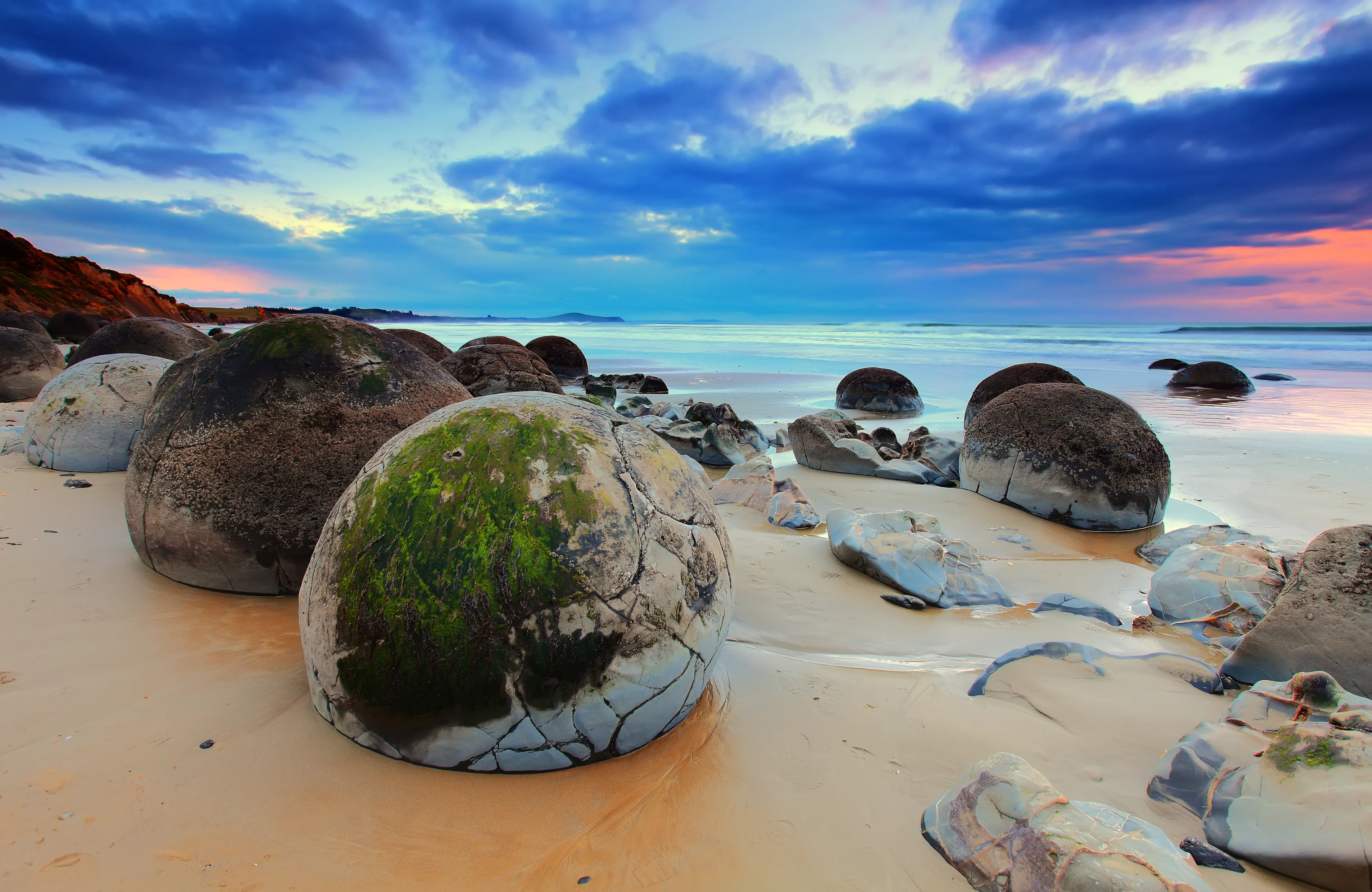 Cloudy sunrise at Moeraki Boulders, New Zealand