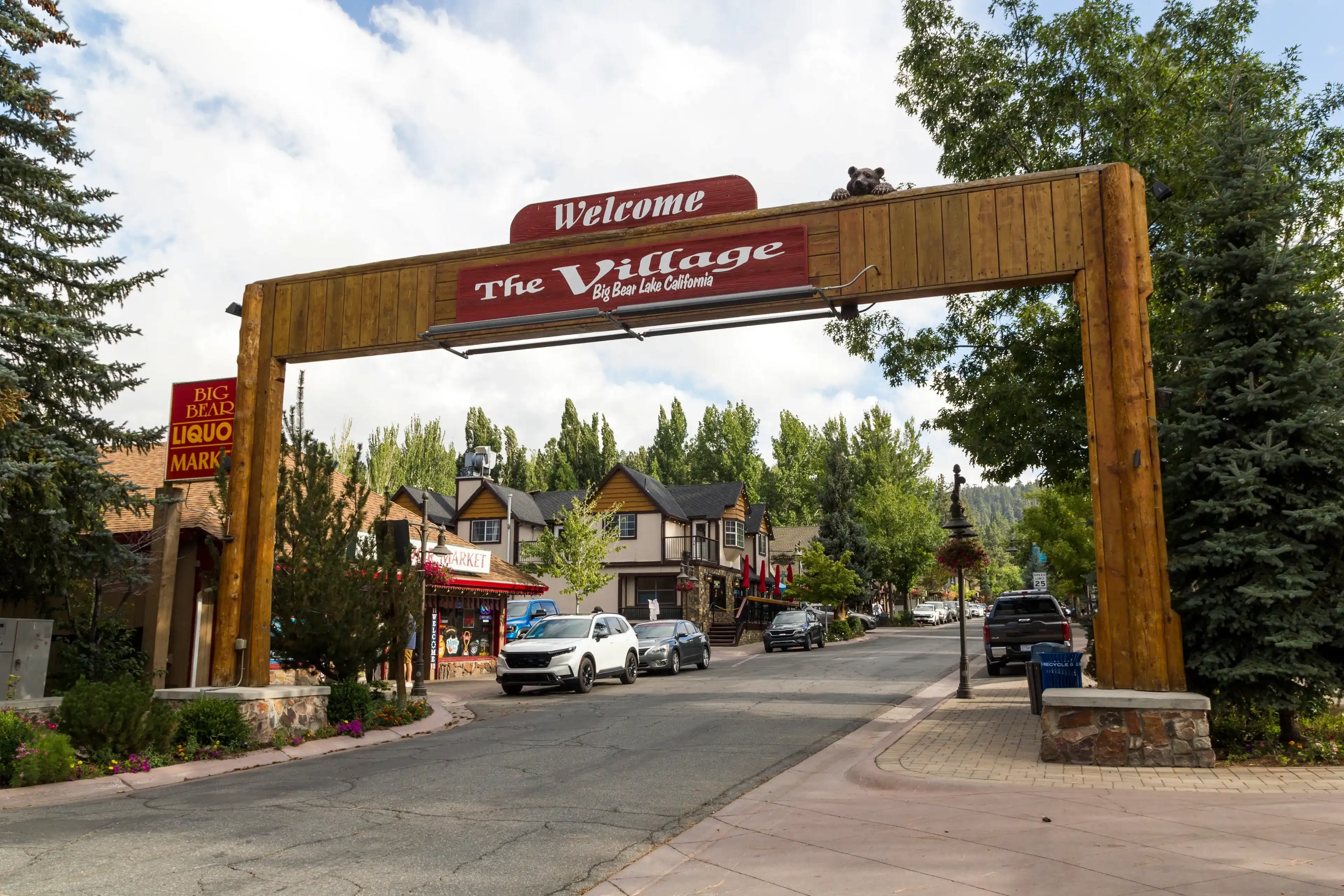 Big Bear Lake, California - 01.09.2023: a wooden entrance to the town of big bear lake Big Bear Lake, California - 01.09.2023: a wooden entrance to the town of big bear lake
