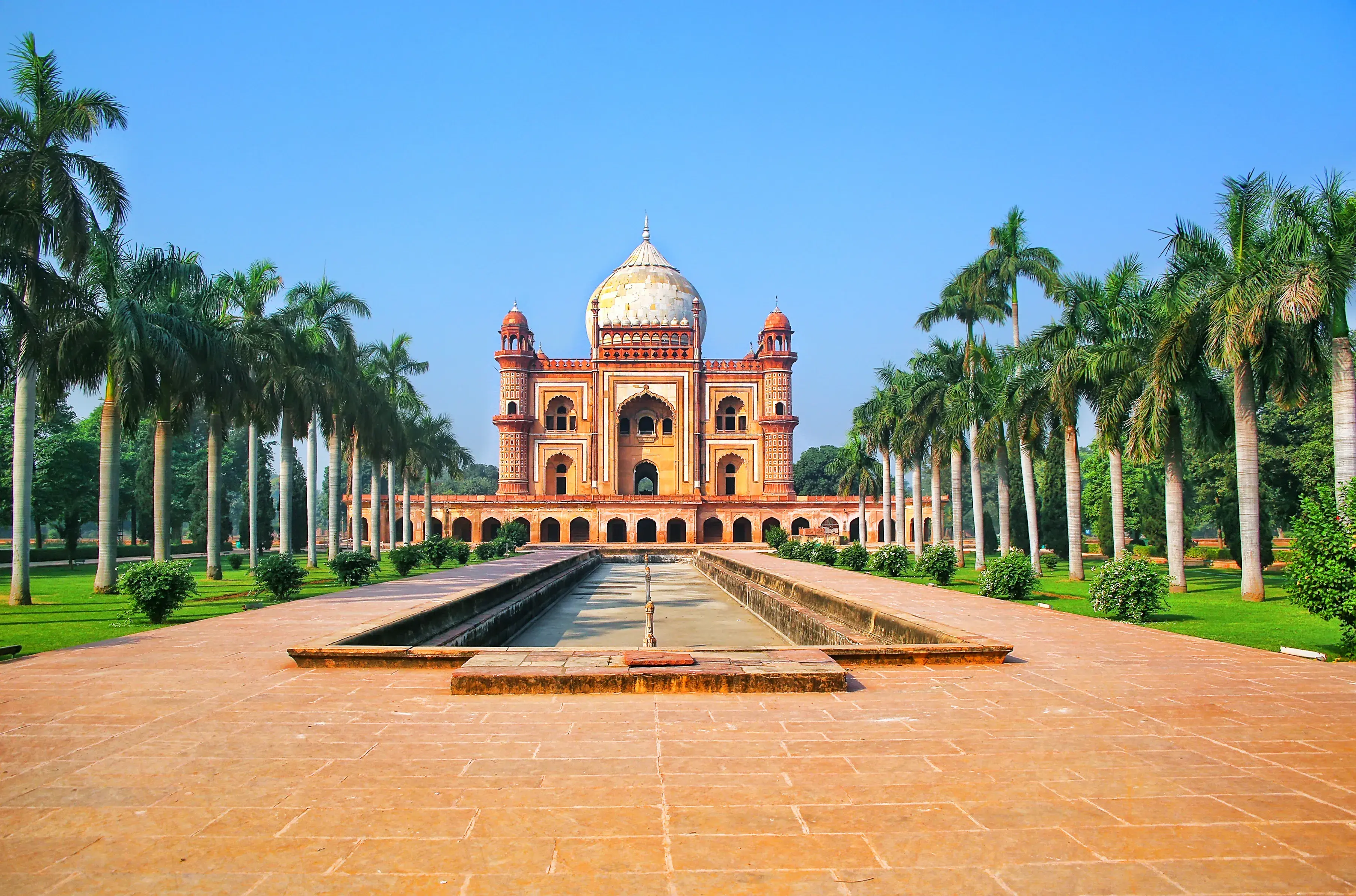 Tomb of Safdarjung in New Delhi, India. It was built in 1754 in the late Mughal Empire style. Tomb of Safdarjung in New Delhi, India. It was built in 1754 in the late Mughal Empire style.