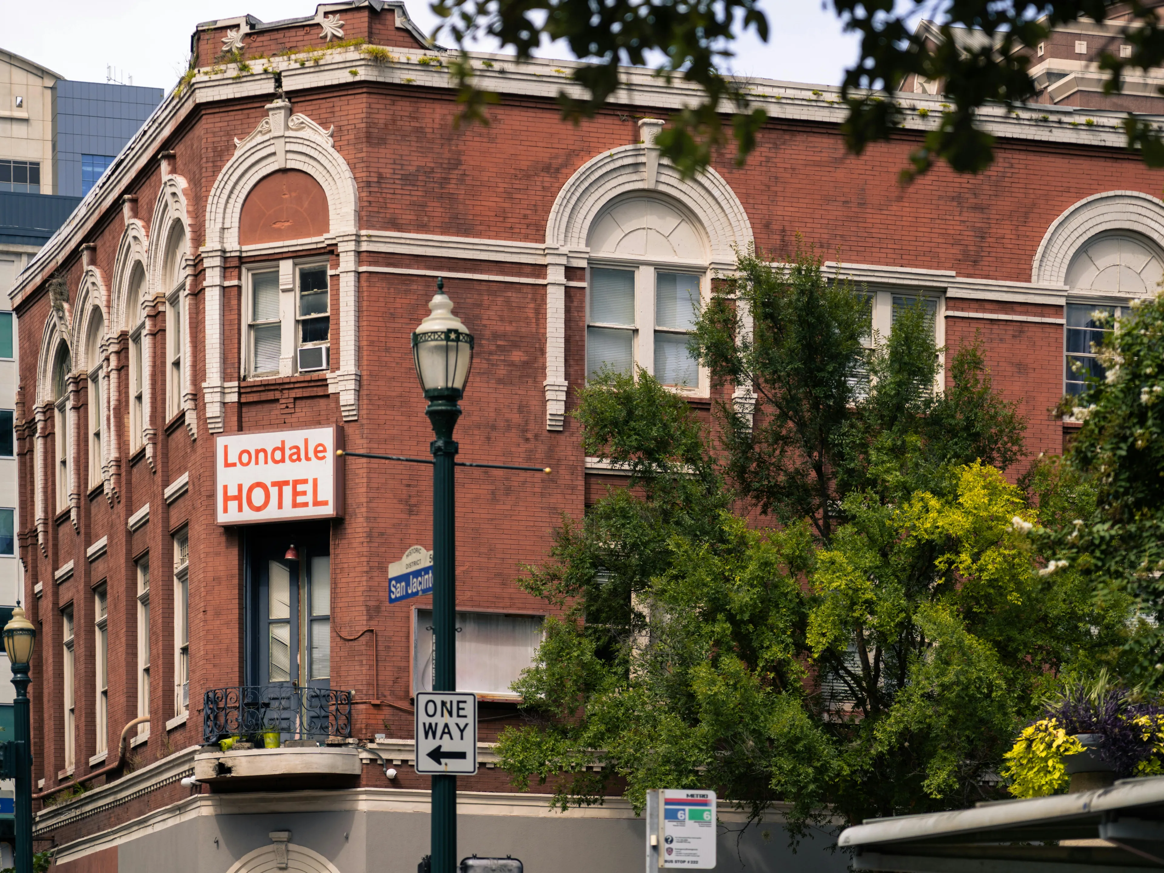 Historic Londale Hotel in Houston Street View