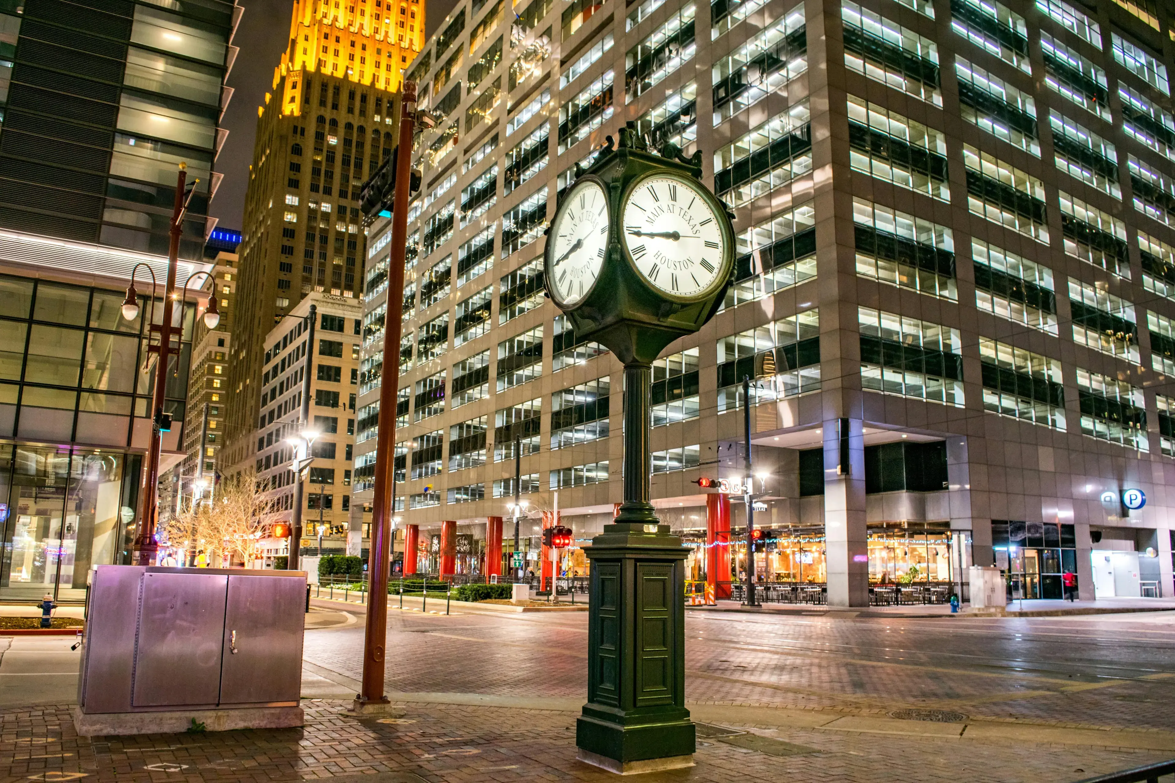 Green Street Light Near Brown Concrete Building during Nighttime Green Street Light Near Brown Concrete Building during Nighttime